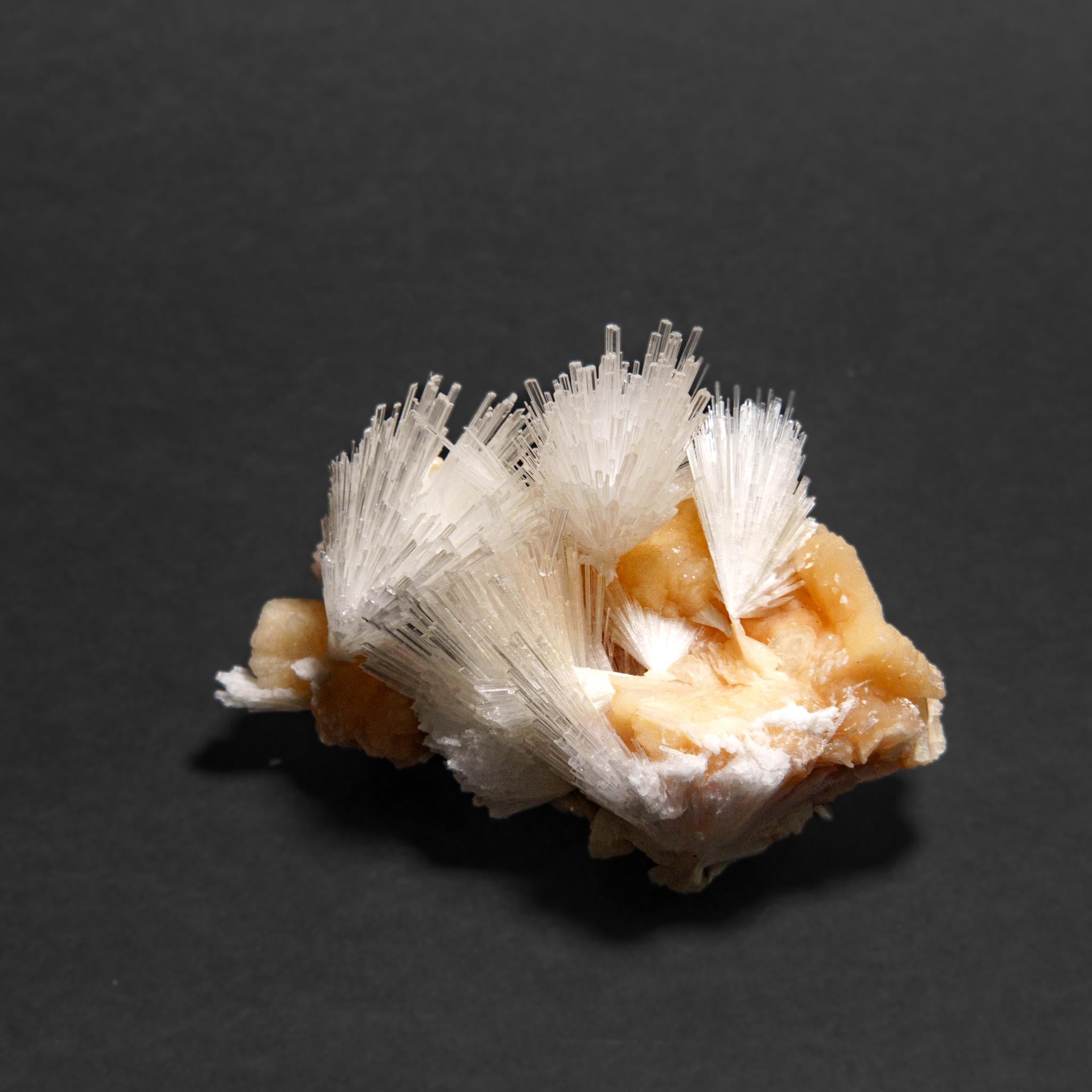 Altro Scolecite con Stilbite dal distretto di Nasik, Maharashtra, India (413.8 grammi) in vendita