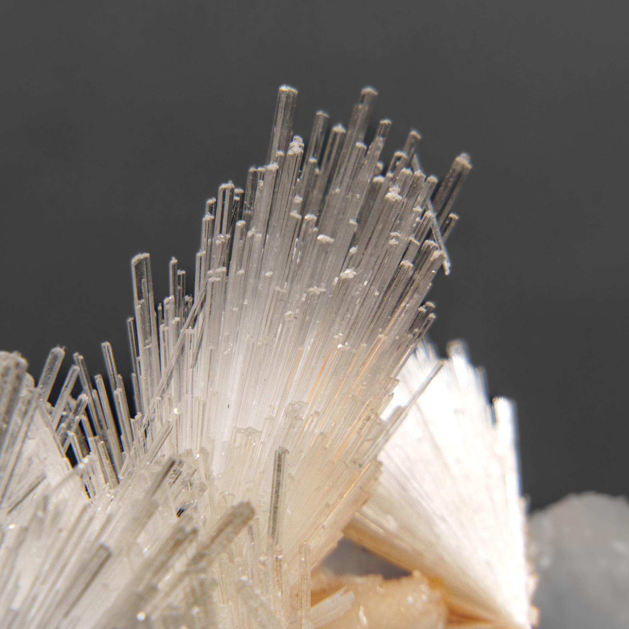 Scolecite con Stilbite dal distretto di Nasik, Maharashtra, India (413.8 grammi) in vendita 2