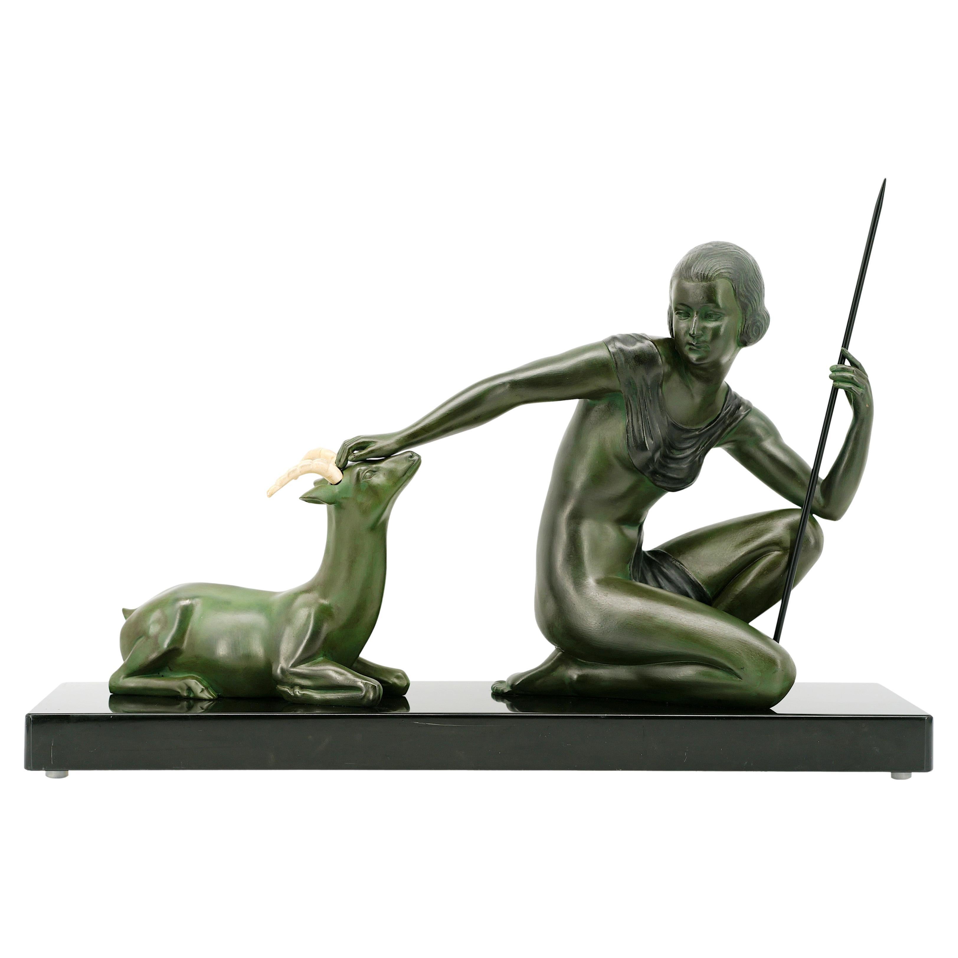 SCOLISSE Französische Art-déco-Skulptur eines jungen Mädchens und einer Antelope, ca. 1930 im Angebot