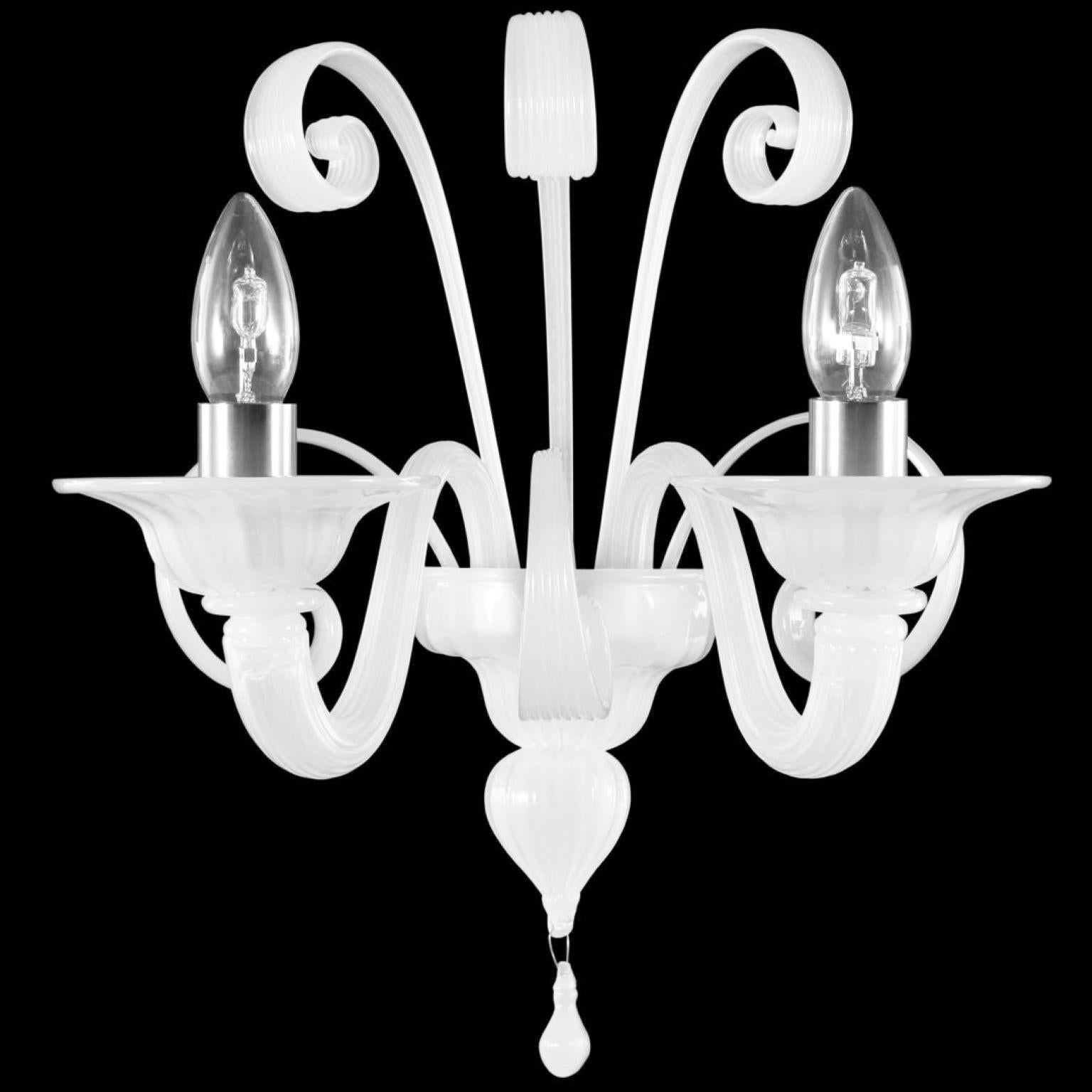 Capriccio sconce 2 lights, white silk artistic glass, with curly ornamental elements by Multiforme.
Inspired by the Classic Venetian tradition it is characterised by a central column where many blown glass “pastoral” elements are installed. These