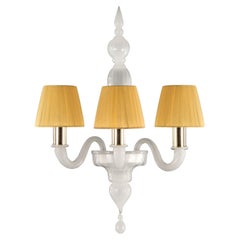 Sconce a 3 bracci in vetro di Murano satinato, paralumi ambrati Chapeau di Multiforme