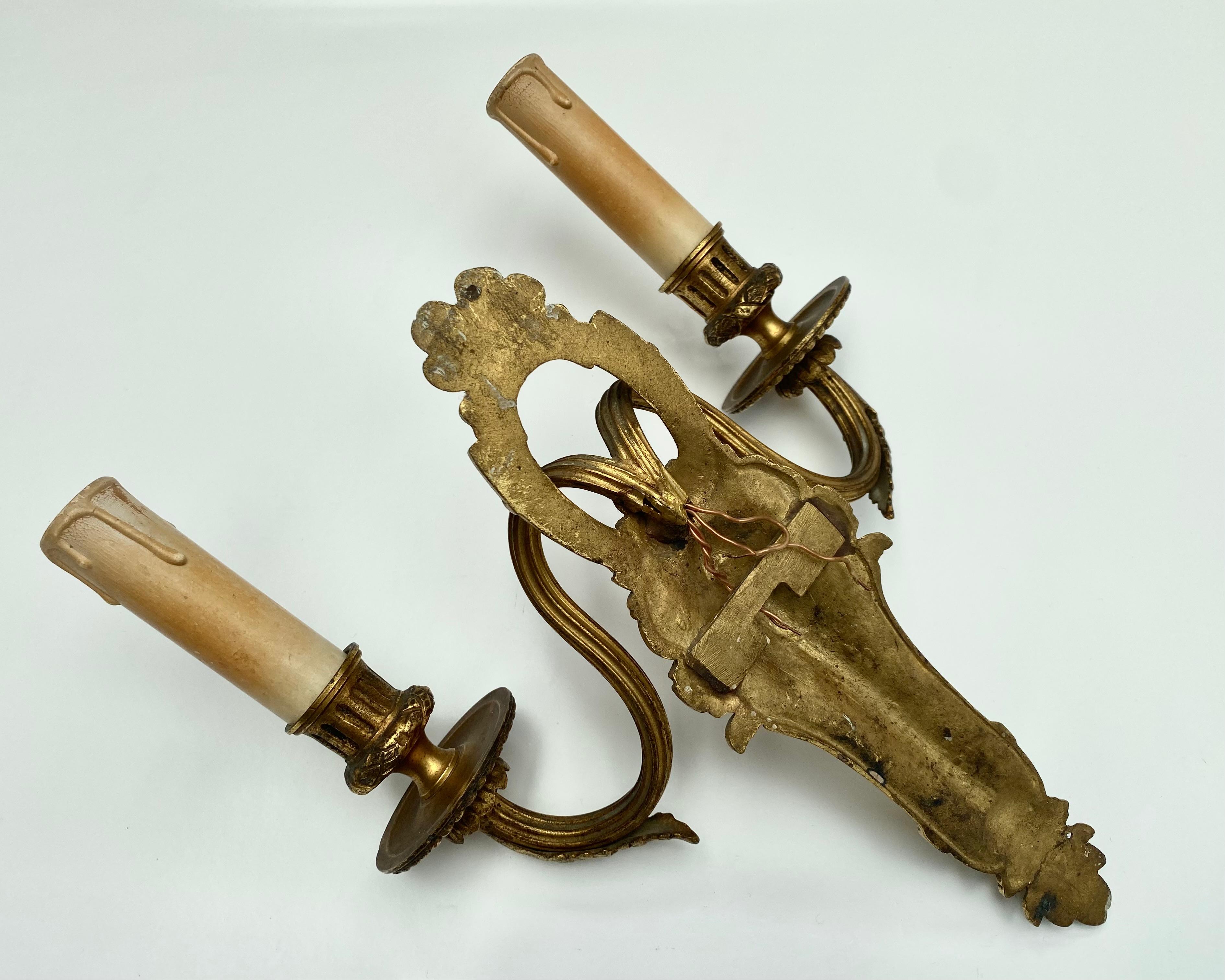 Francese Sconce Antique French Bronze Wall Sconce Luigi XVI/Neoclassico XIX secolo in vendita