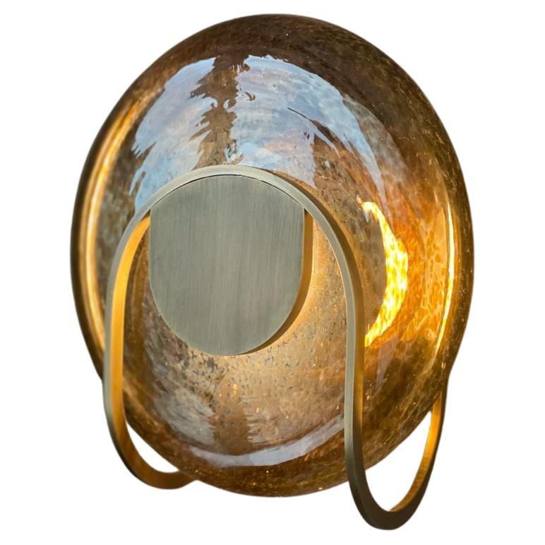 Wandleuchter, geblasenes Glas, antike Platte Metalldetails (Edelstahl) im Angebot