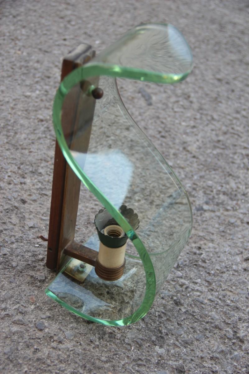 Applique en verre bombé de couleur verte, design italien du milieu du siècle dernier, laiton des années 1950.
Design/One attribué à Colli.