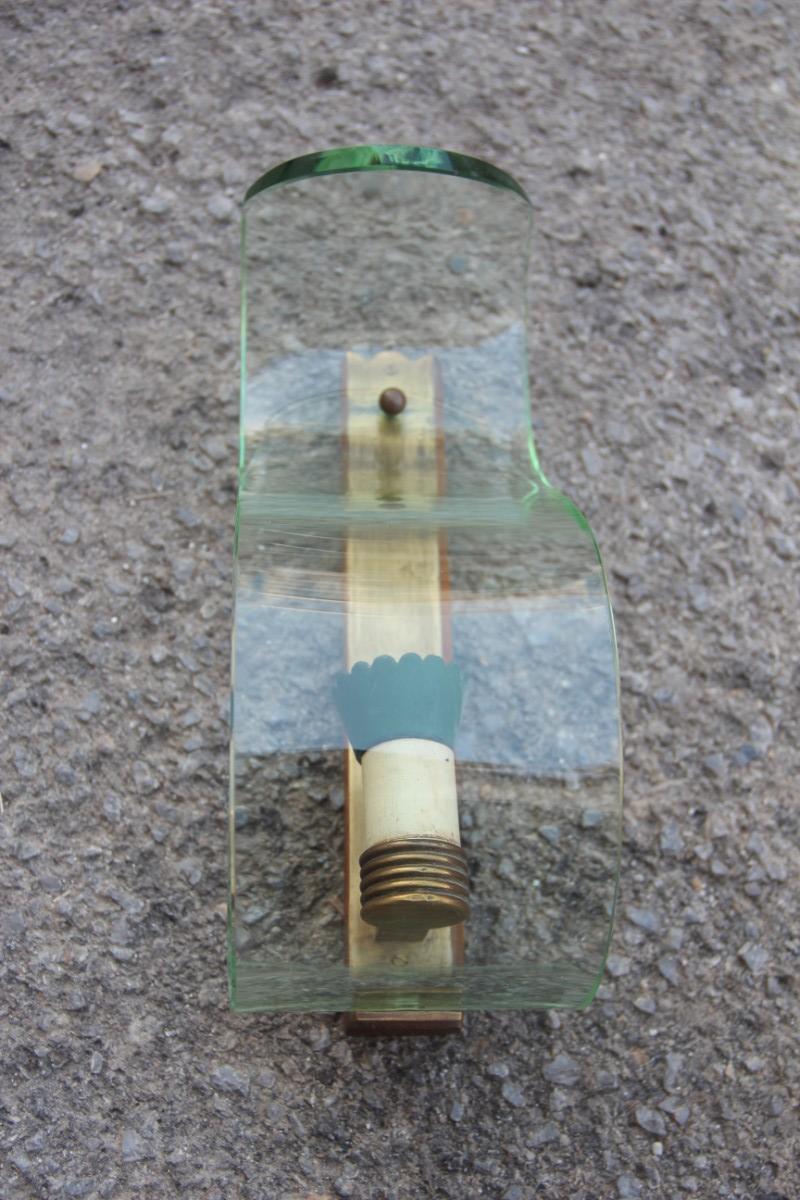Lámpara de techo de cristal curvado de color verde Diseño italiano de mediados de siglo de 1950 Latón Moderno de mediados de siglo en venta