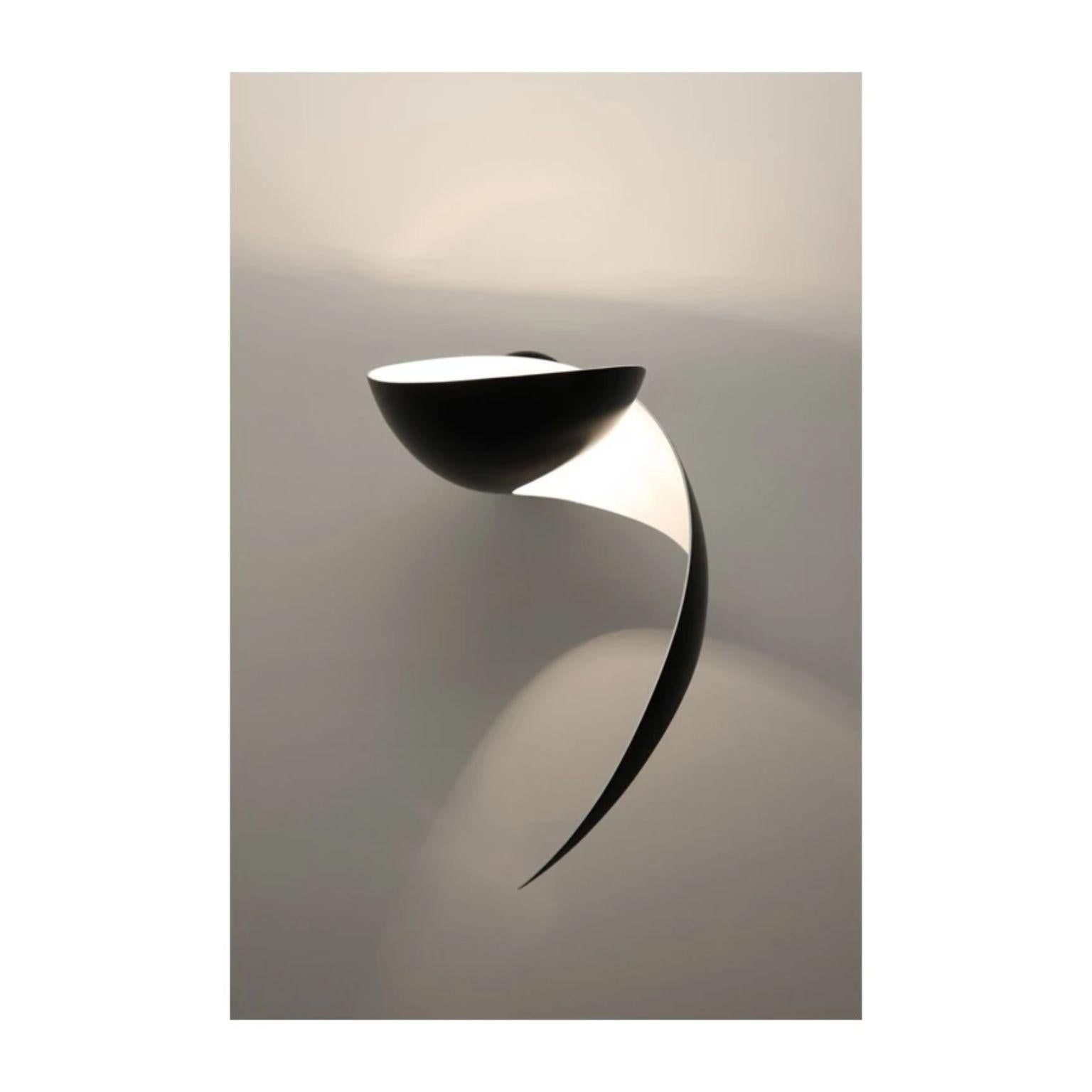 Sconce flame by Serge Mouille
Dimensions: D25 x H30 cm
Materials: Brass, Steel, Aluminium
One of a King. Numbered.
Also available in different colour.

All our lamps can be wired according to each country. If sold to the USA it will be wired