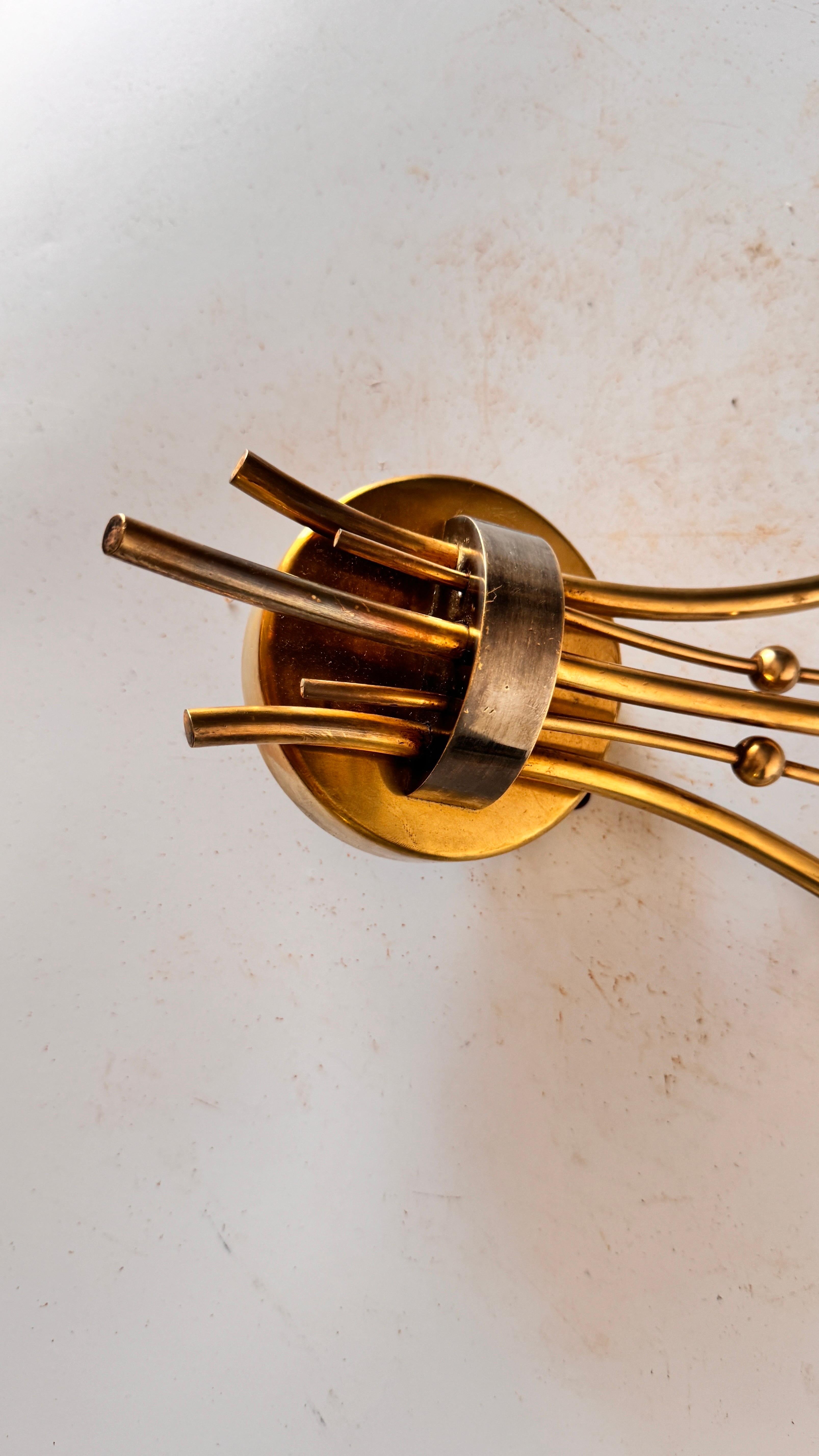 Sconce in Brass Floral Pattern Italy 1960 In Good Condition For Sale In Auribeau sur Siagne, FR