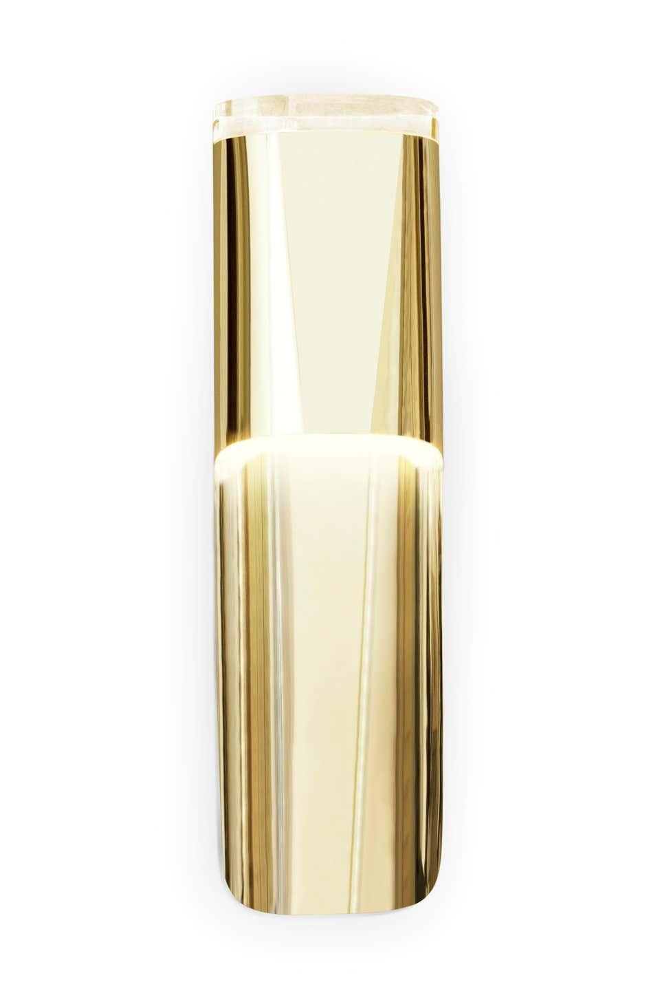 Dieser vergoldete Wandleuchter mit einem Schirm aus transparentem Acryl verleiht eine raffinierte Eleganz, die sich nach und nach offenbart.
Vergoldet mit Schirm aus transparentem Akrilikat
Maße: Höhe 21,07 in. (53,5 cm)
Breite 5.91 in. (15