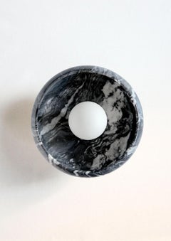 Wandleuchter aus handgeschnitztem grauem Marmor, Piedra Lighting Kollektion