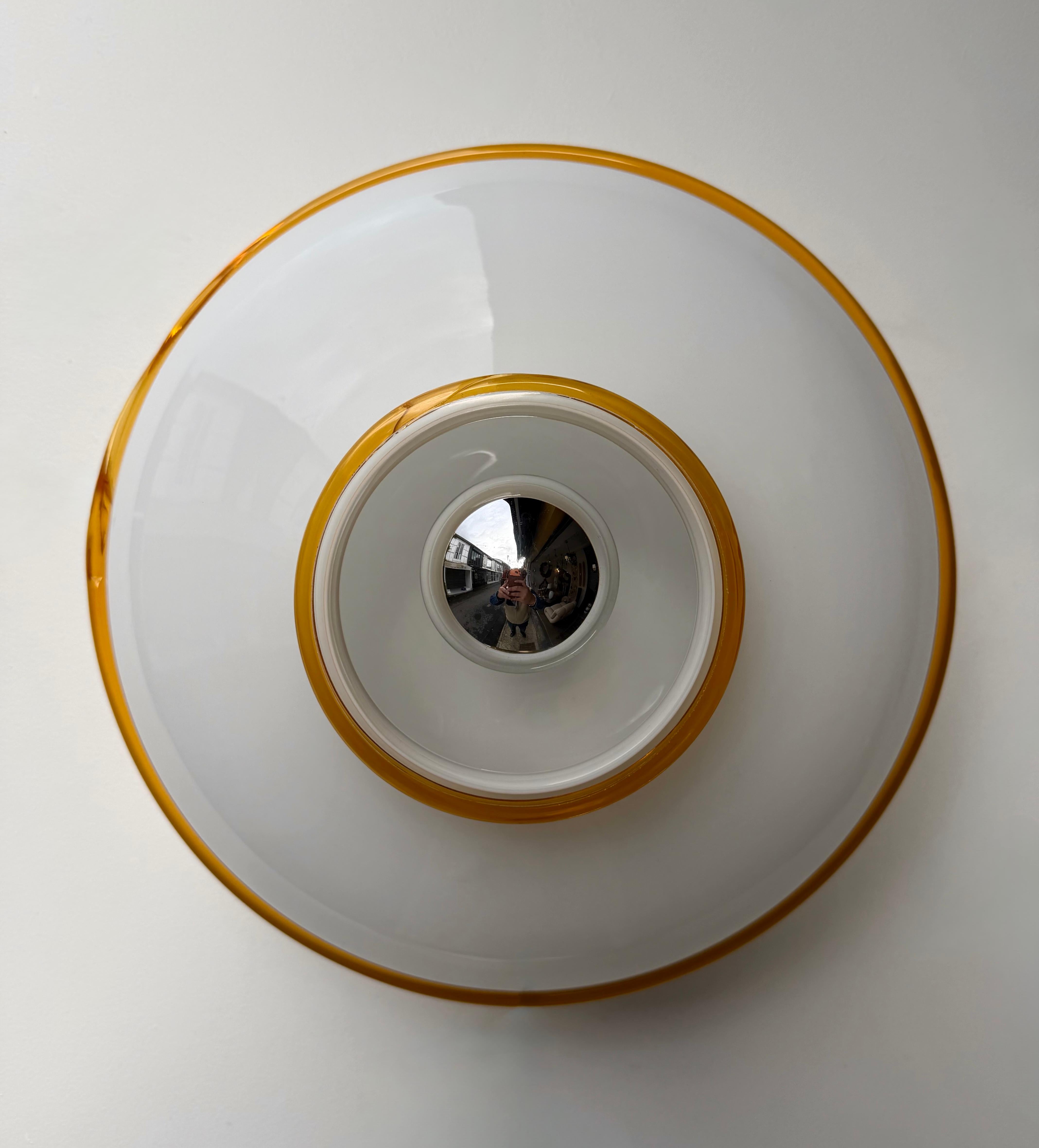 Aplique moderno de mediados de siglo de la Era Espacial, de cristal de Murano soplado y metal plateado, de la manufactura italiana Fratelli Toso. Diseños famosos como Carlo Aldo Nason para Mazzega, Venini, Vistosi, La Murrina, Poliarte, Stilnovo,