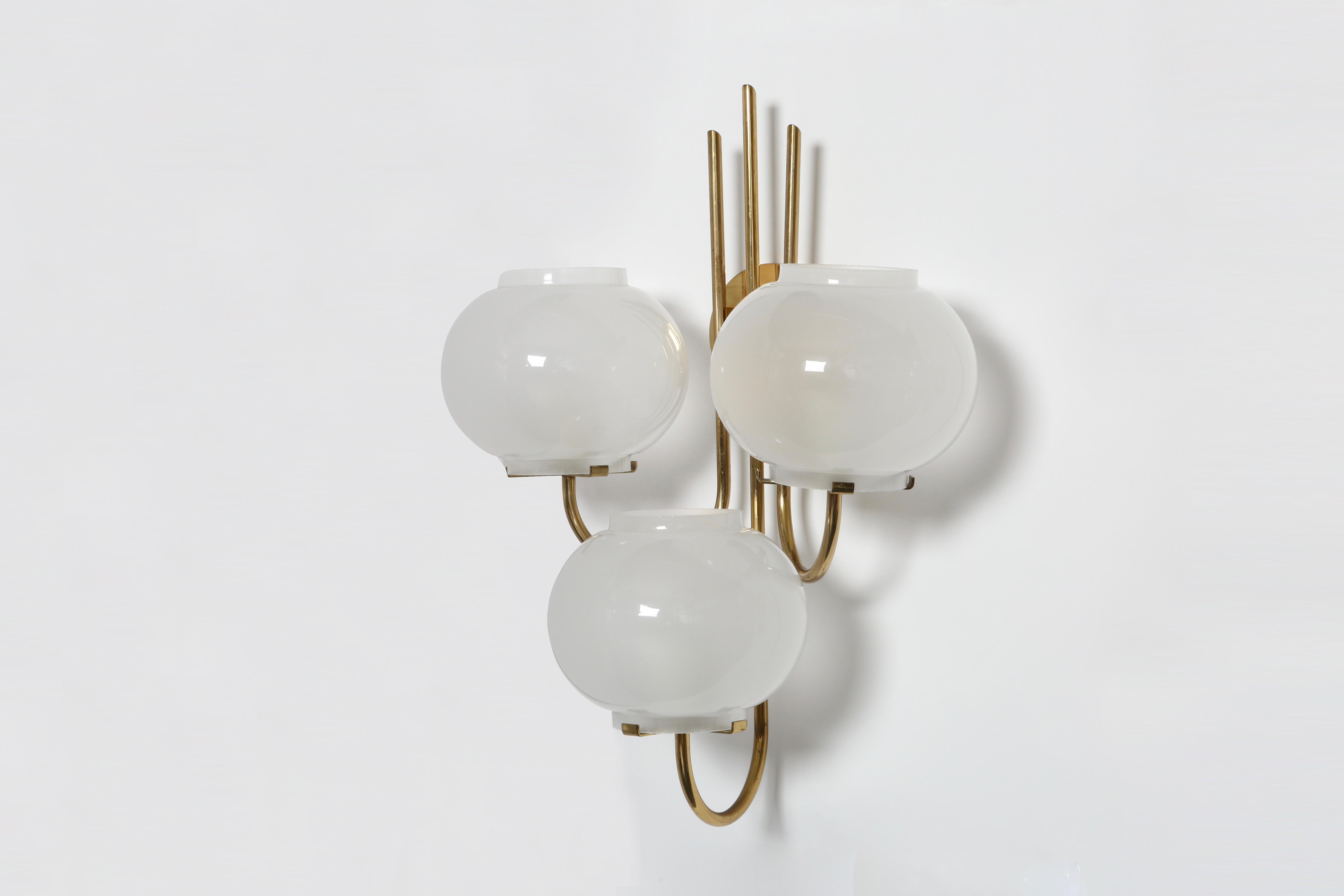Wandleuchter von Tito Agnoli für Oluce (Moderne der Mitte des Jahrhunderts) im Angebot
