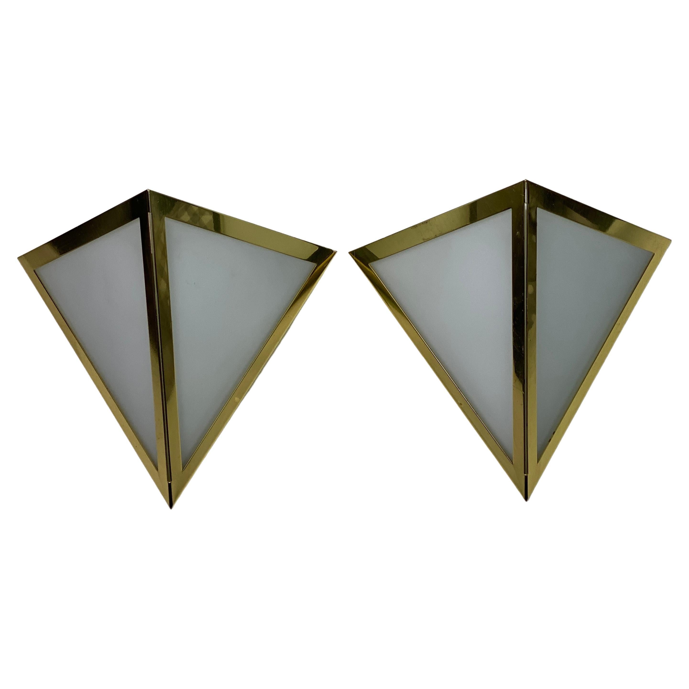 Dreieckige Wandleuchter aus Messing und Opalglas von Glashütte Limburg, 1980er Jahre, 2er-Set