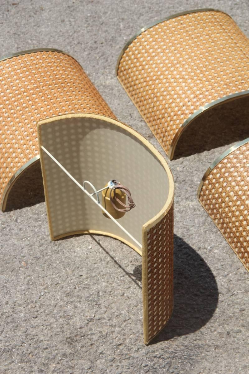 Delicious and elegant sconces Wicker and brass Italian Design 1970s, each applique is equipped with an E27 bulb holder.