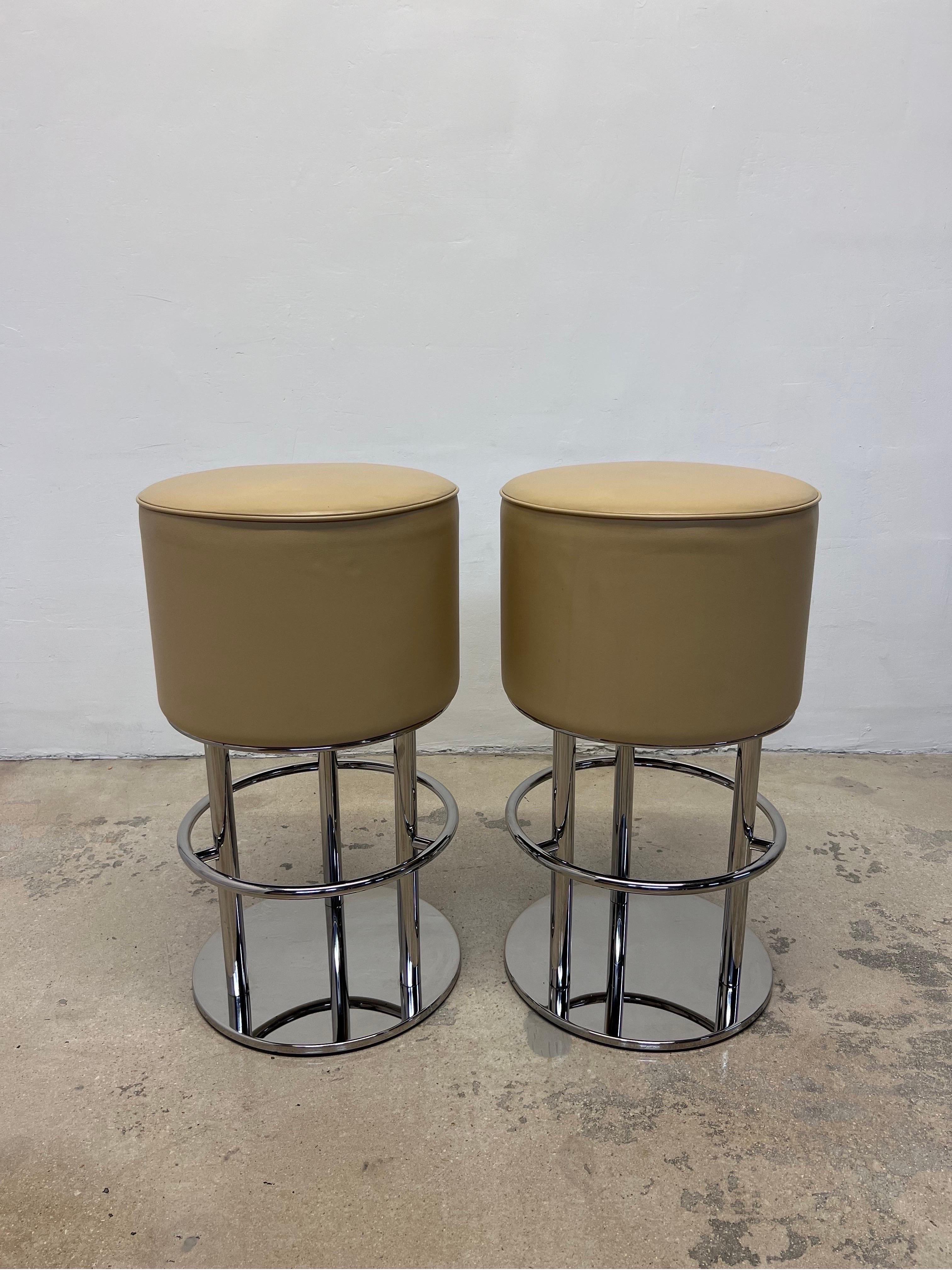 Pair of Scootz bar stools with tubular chrome frame and base with soft tan leather seats by Brueton International.