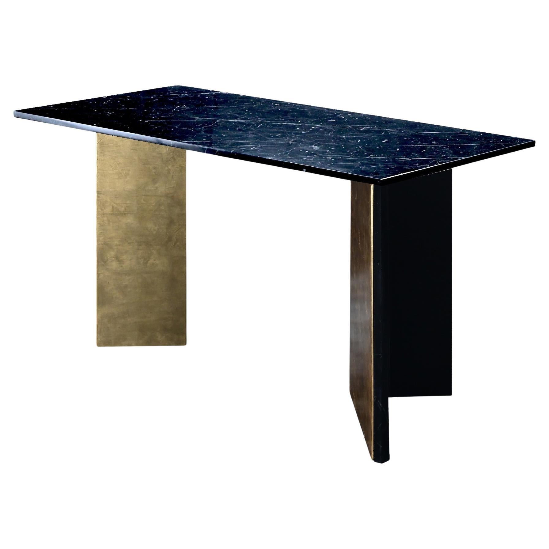 Scorcio - Table de salle  manger Nero Marquinia et feuille d'or par DFdesignlab fabrique en Italie