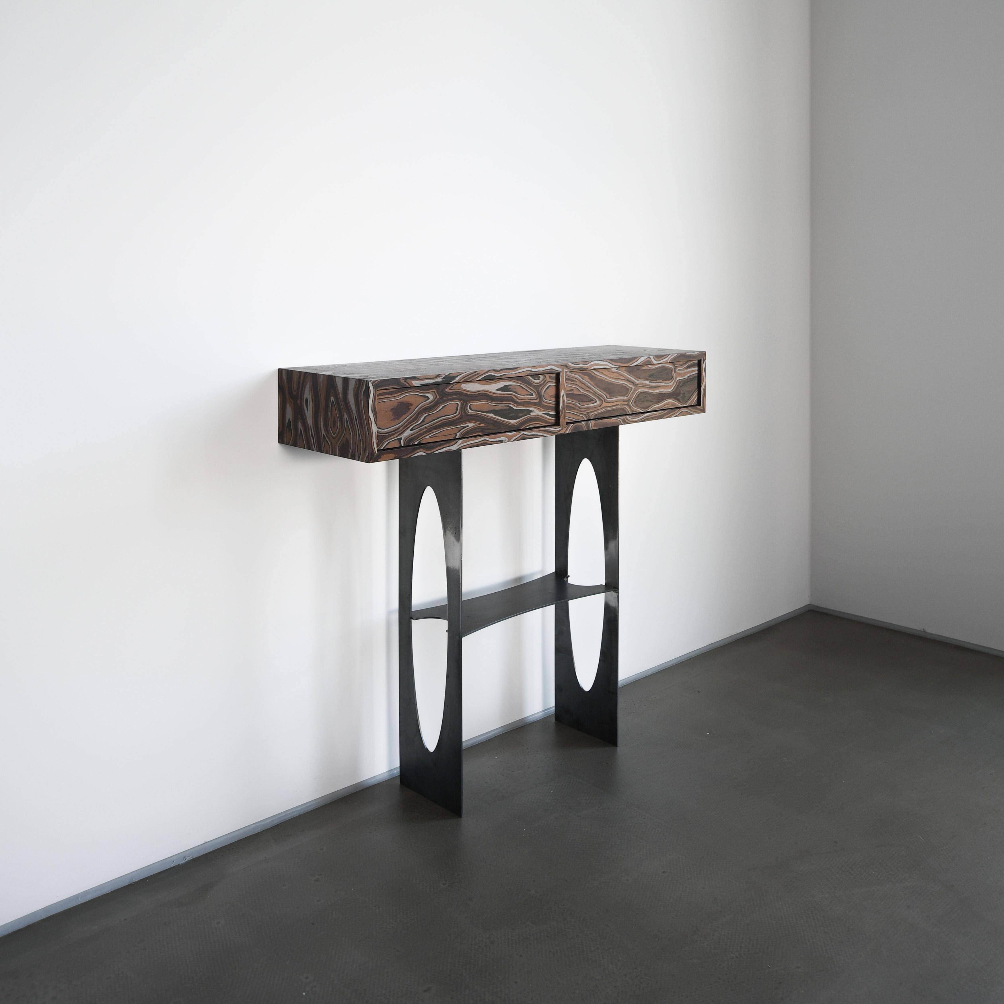 Mesa consola grande Scorpio by Pastform
Dimensiones: P 30 x An 120 x Al 90 cm.
Materiales: Madera teñida y barnizada.

Disponible en tres anchuras diferentes: 80/100/120 cm. Póngase en contacto con nosotros.

Arraigados en una buena tradición
El