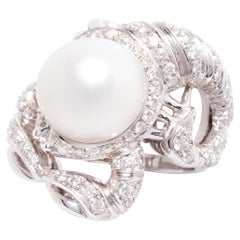 Anillo de cóctel Zodíaco Escorpio Diamantes Perla Diseño de Ella Gafter