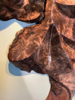 Escultura de pared «Aflame» de madera de secuoya con nudos - Escultura abstracta tallada en madera de secuoya