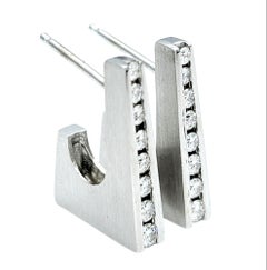 Geometrische Creolen von Scott Gauthier aus 14 Karat Gold mit kanalisierten Diamanten