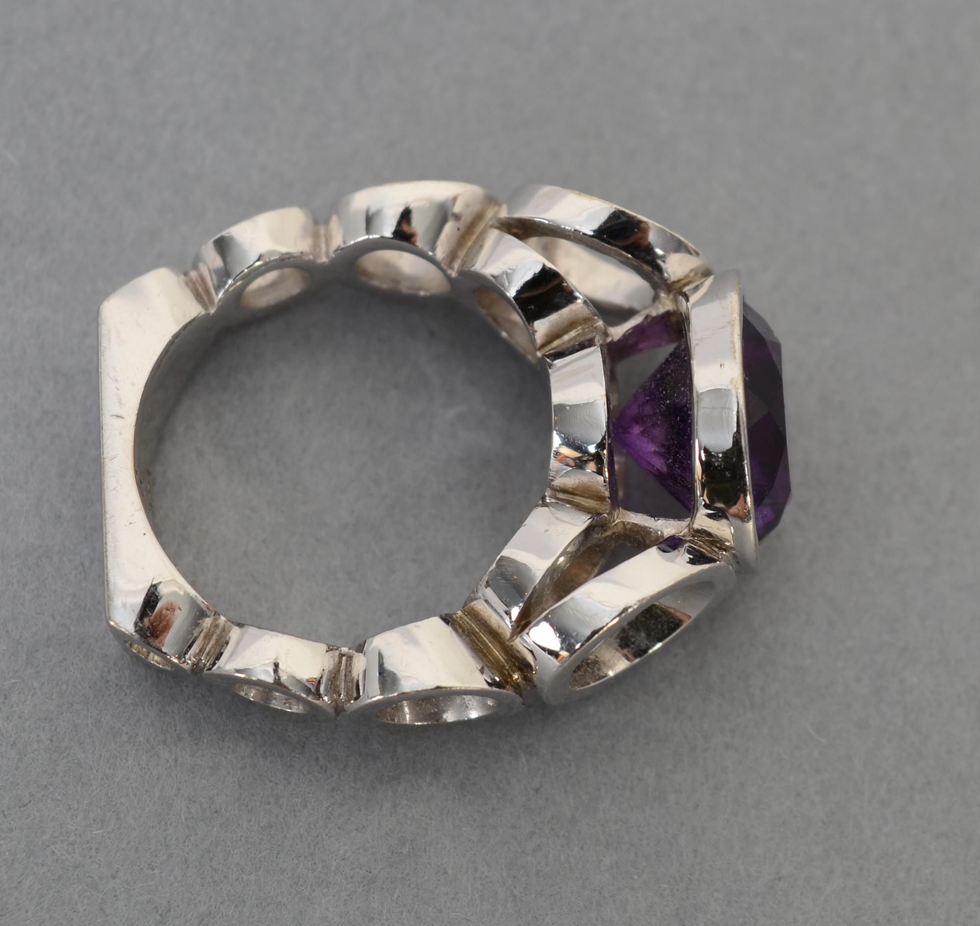 Scott Gauthier White Gold Ring with Amethyst In Excellent Condition For Sale In Darnestown, MD
