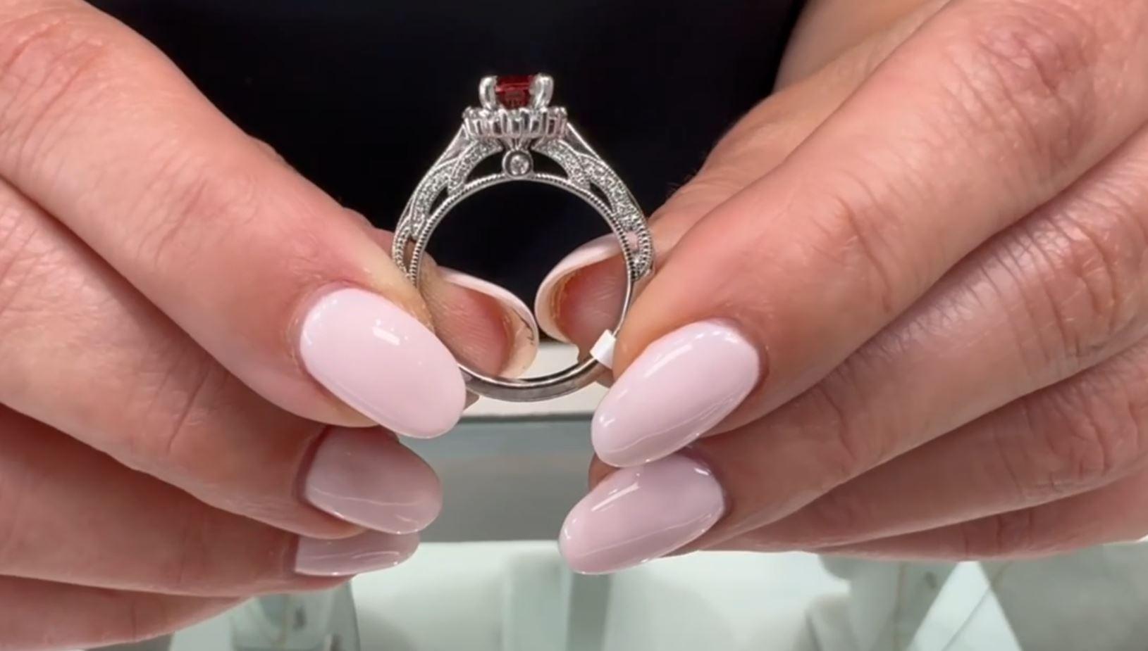 Anello contemporaneo Scott Kaye in oro bianco 14K con granato rotondo e diamanti in vendita 3