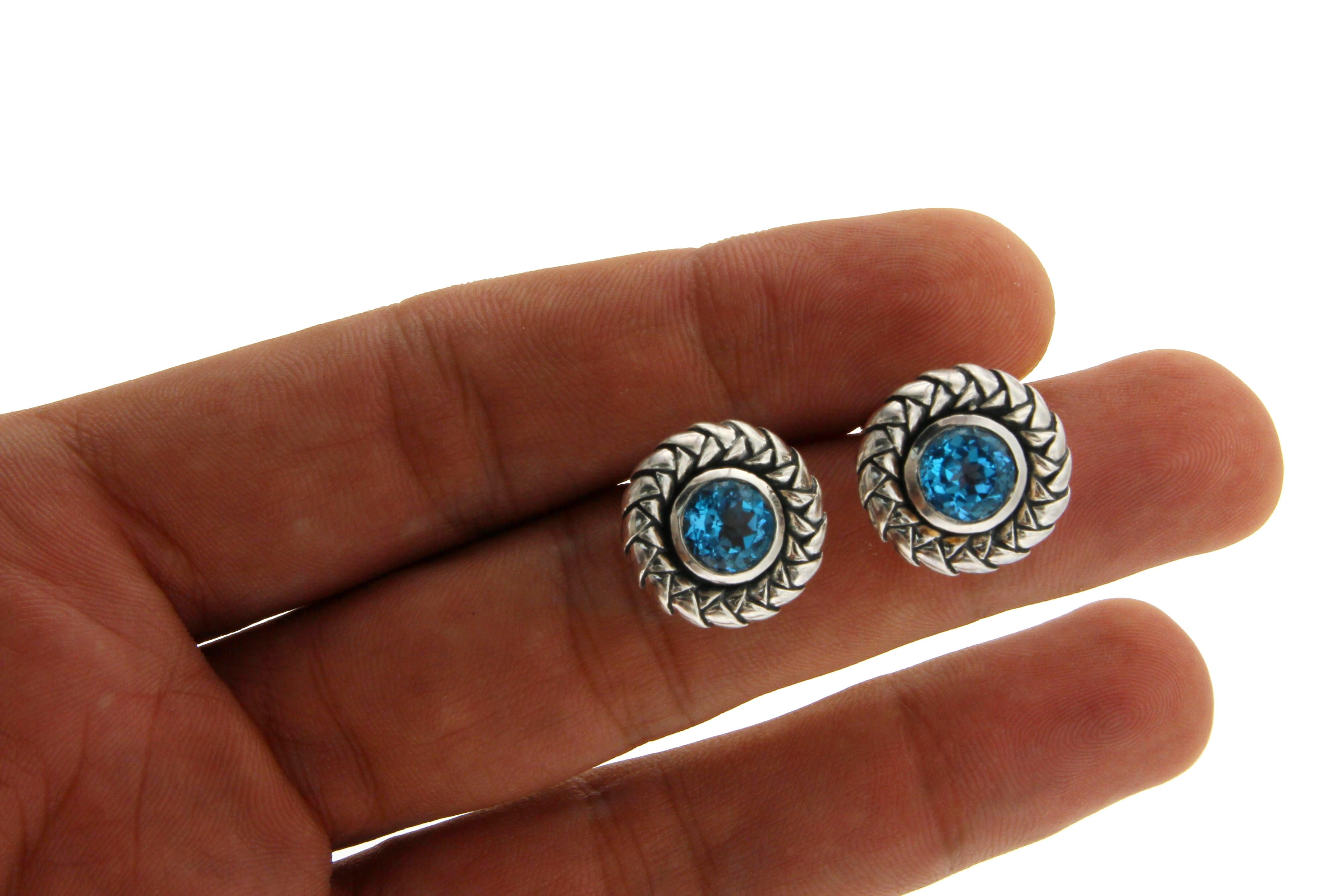 Type: Earrings
Height: 16.50 mm
Width: 6 mm
Metal: Sterling Silver
Metal Purity: 925
Hallmarks: SK 925
Total Weight: 11.6 Gram
Stone Type: Blue Topaz
Condition: Per Owned
Stock Number: U21