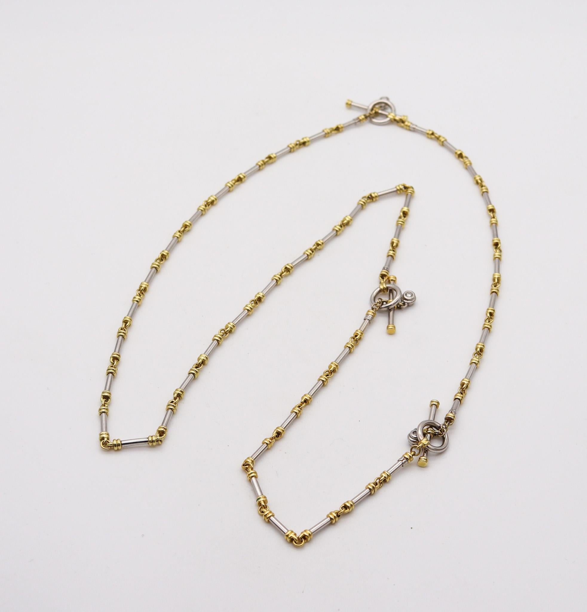 Wandelbare Ketten-Armbänder, entworfen von Scott Kaye.

Ein ungewöhnliches und wunderschönes Set aus einer Kette und zwei Armbändern, entworfen von dem amerikanischen Designer Scott Kaye. Diese Stücke wurden im zeitgenössischen Look in massivem