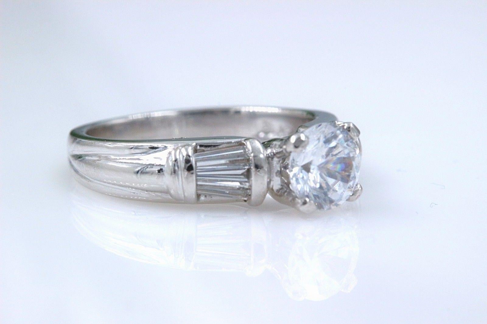 Scott Kay, bague de fiançailles semi-montée de diamants baguettes coniques 0,28 carat cw en vente 1