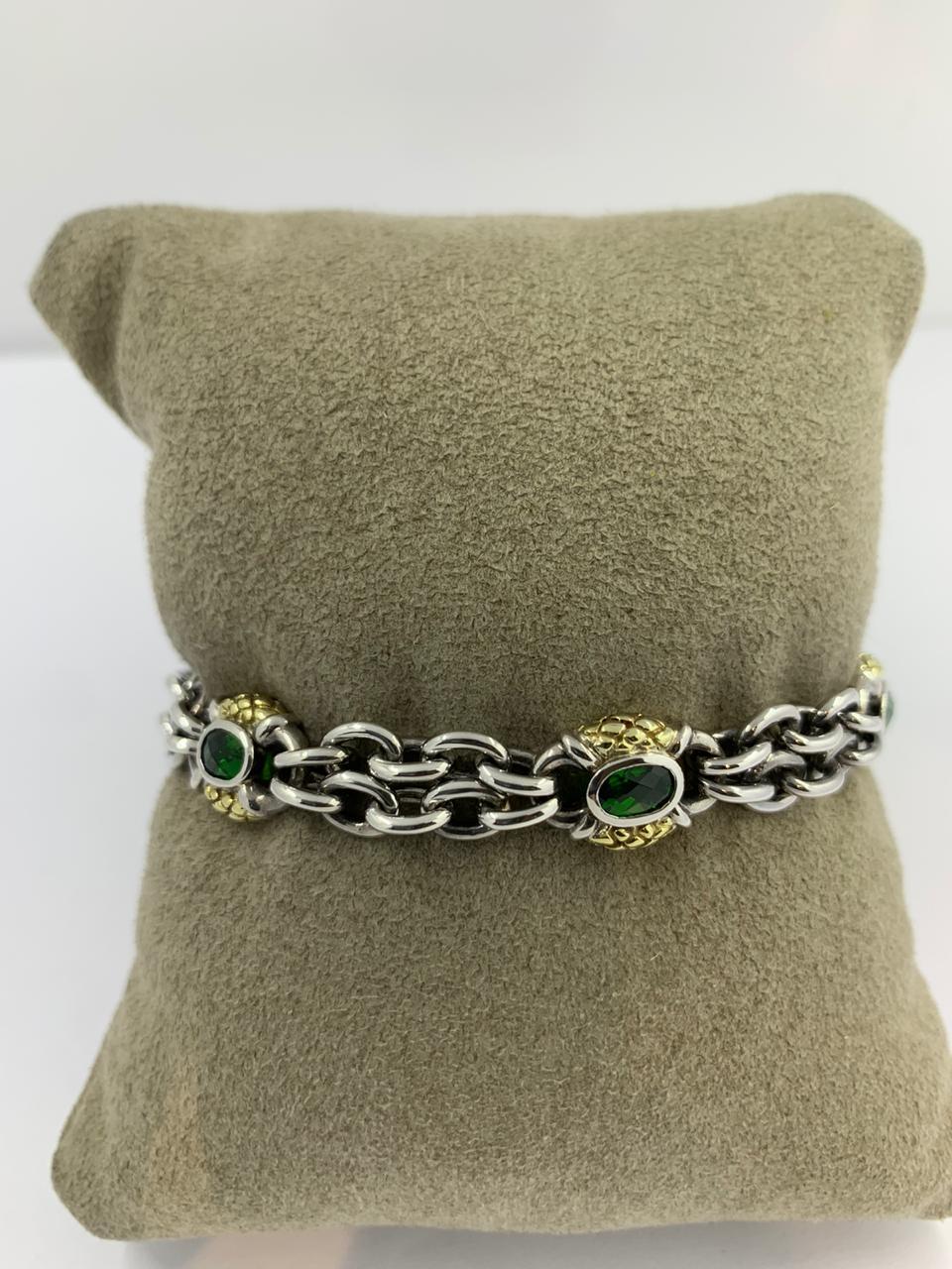 Scott Kay Silver and Gold Bracelet
1 row of silver and 18Kt gold link bracelet with green iolite stones
SKS-10265