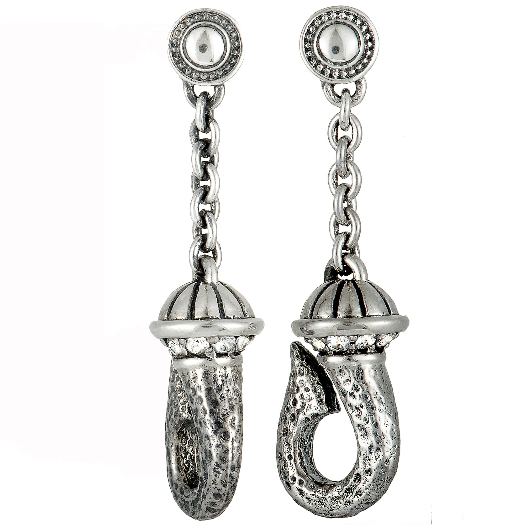 Add an incredibly offbeat touch to your ensembles with these stunning earrings that compel with their attractively unconventional design and distinctly luxurious décor. The earrings are presented by Scott Kay and the pair is exquisitely crafted from