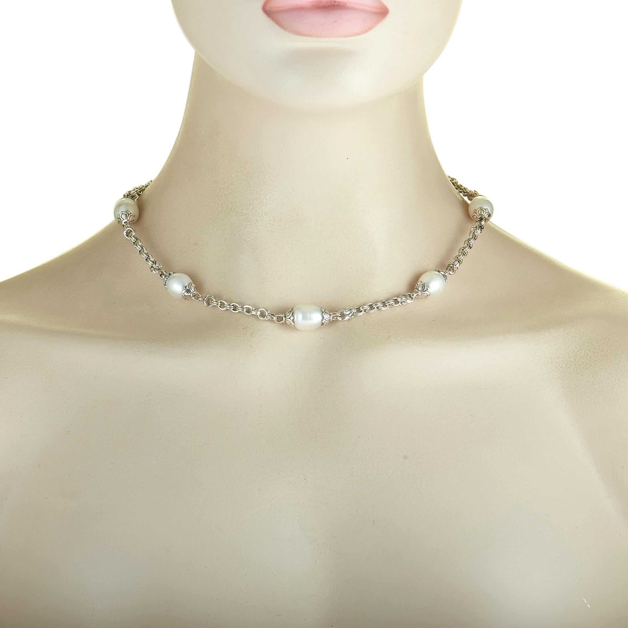 Questa collana di Scott Kay è realizzata in argento sterling e impreziosita da perle. La collana pesa 45,8 grammi e misura 17