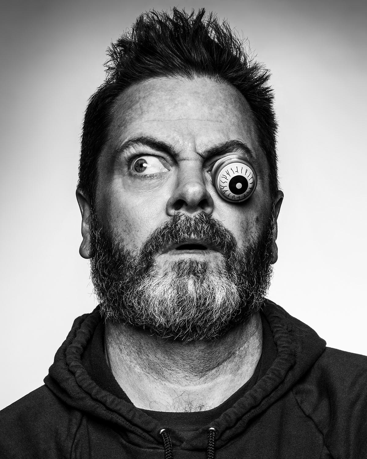 Portrait Photograph Scott McDermott - Portrait de Nick Offerman avec un œil ondulé