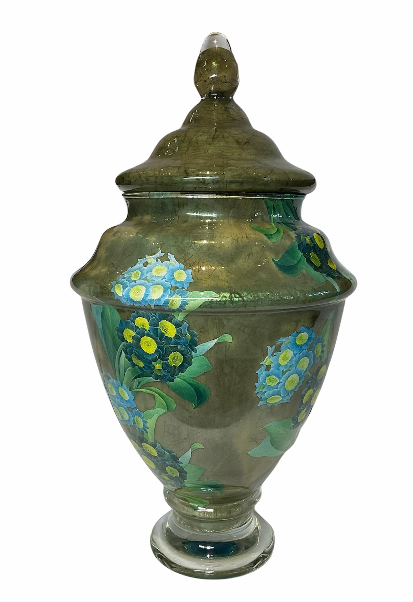 Scott Potter Kunstglas Hydrangeas-Urne mit Deckel (Arts and Crafts) im Angebot