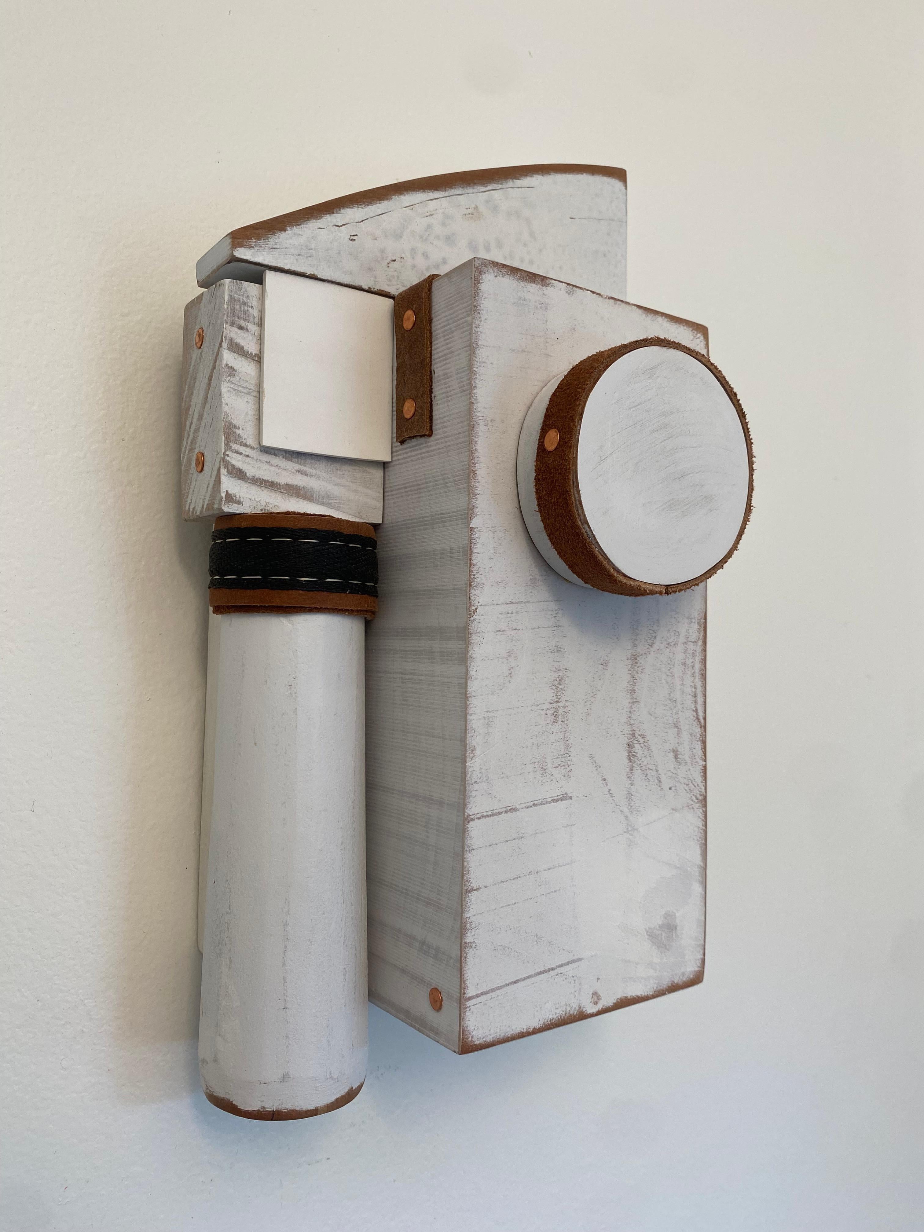 Sculpture contemporaine américaine de Scott Troxel - This Is Not A Phone en vente 1