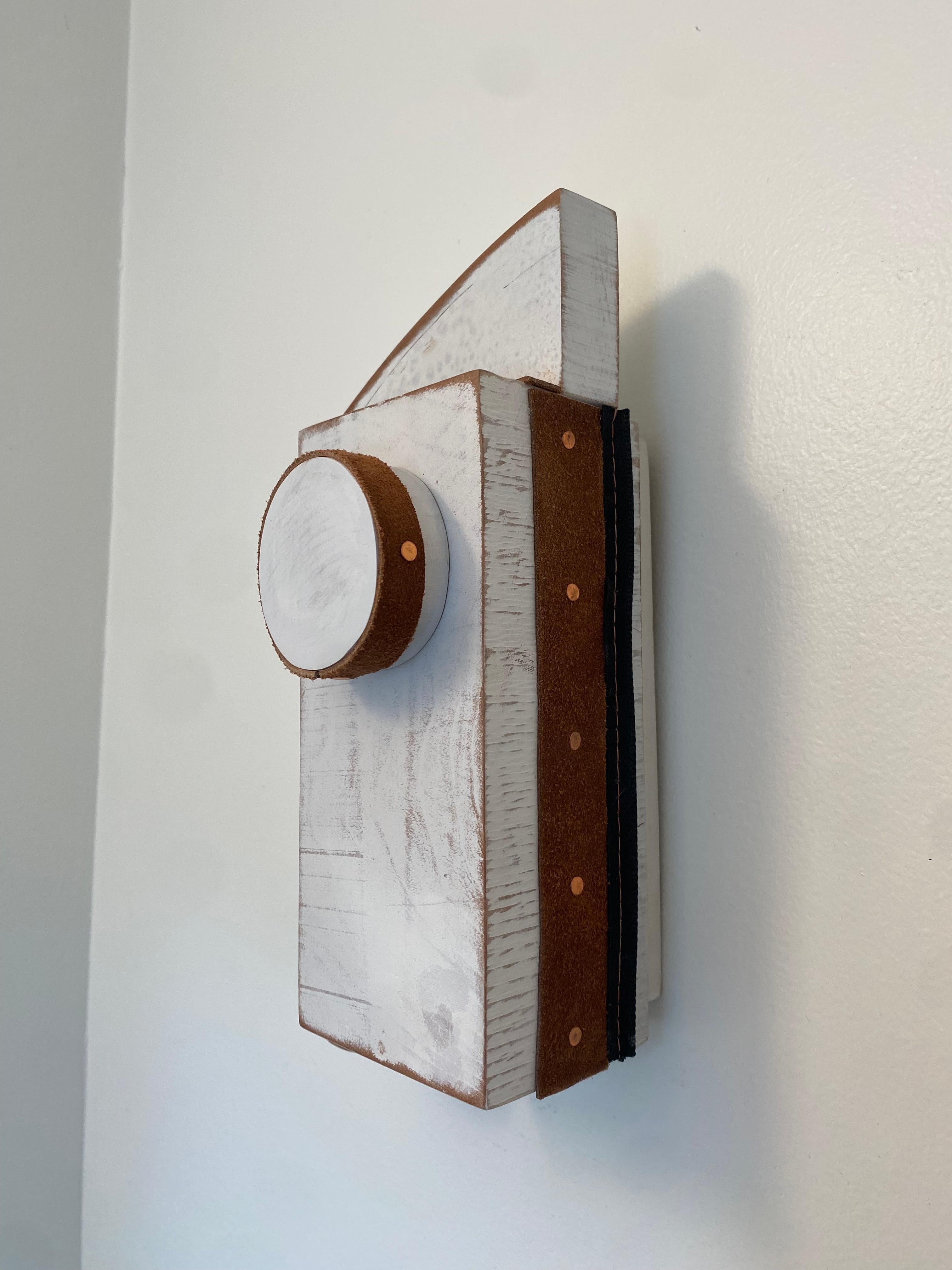 Sculpture contemporaine américaine de Scott Troxel - This Is Not A Phone en vente 2