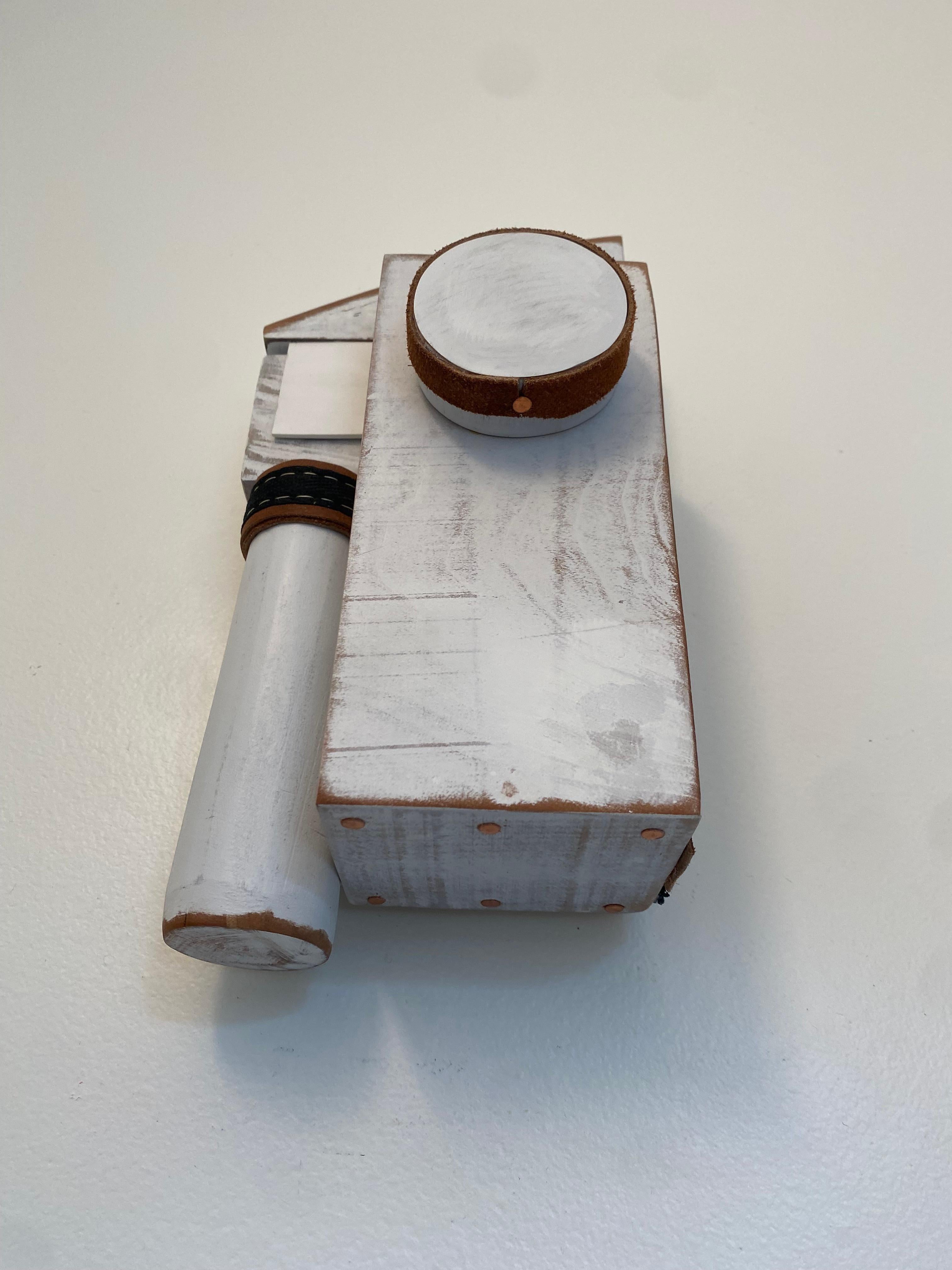 Sculpture contemporaine américaine de Scott Troxel - This Is Not A Phone en vente 4
