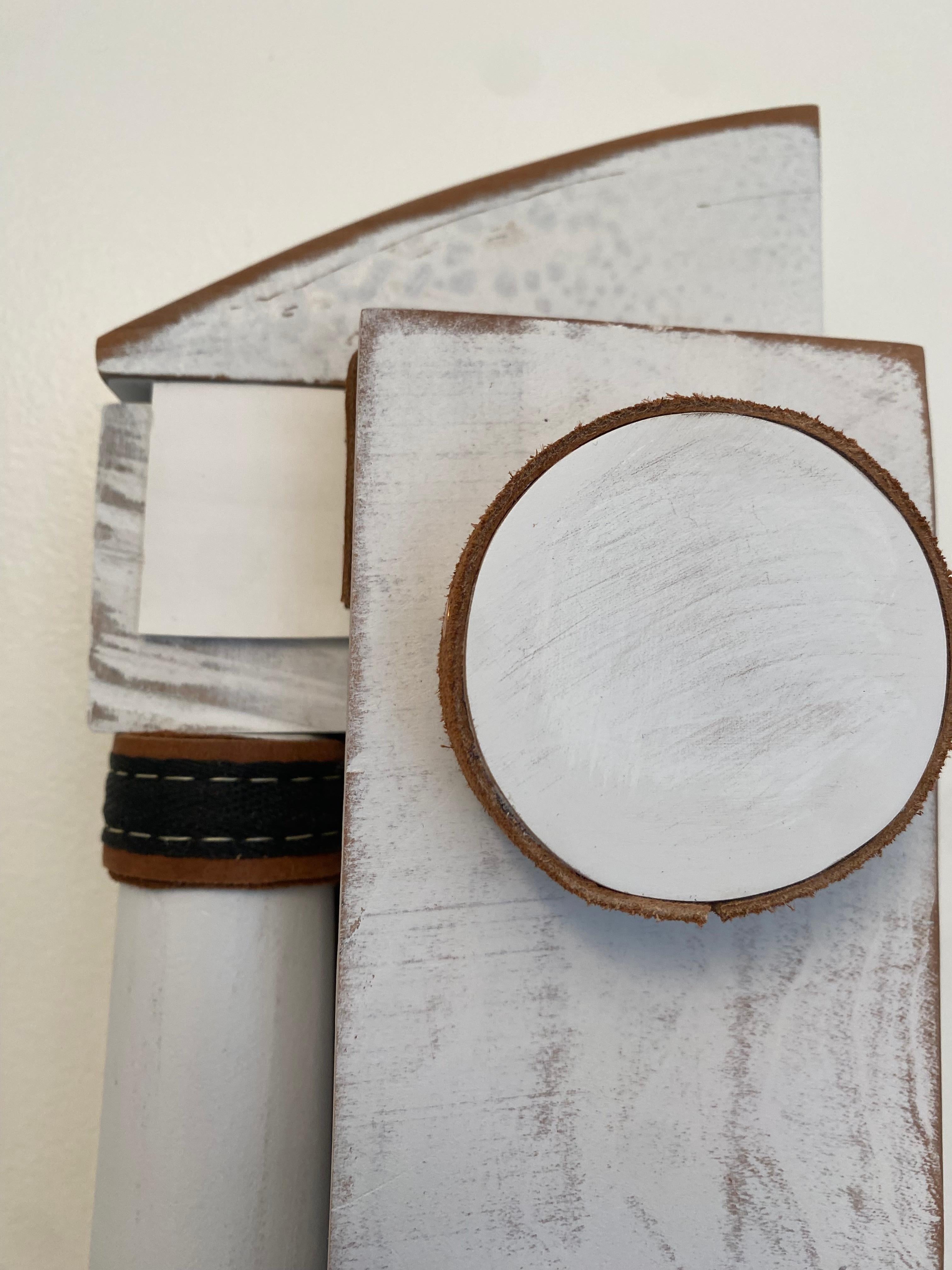 Sculpture contemporaine américaine de Scott Troxel - This Is Not A Phone en vente 5