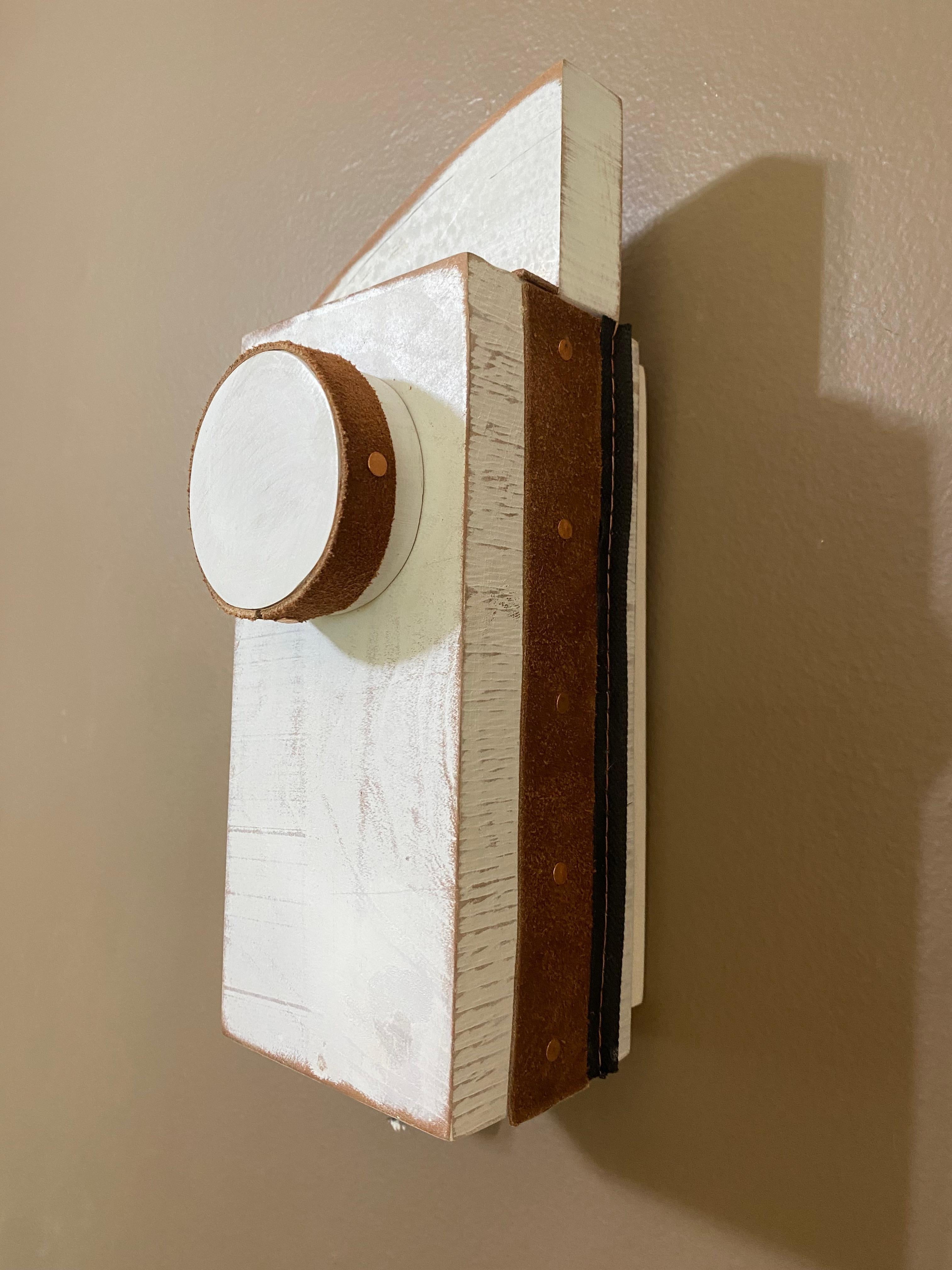 Sculpture contemporaine américaine de Scott Troxel - This Is Not A Phone en vente 7