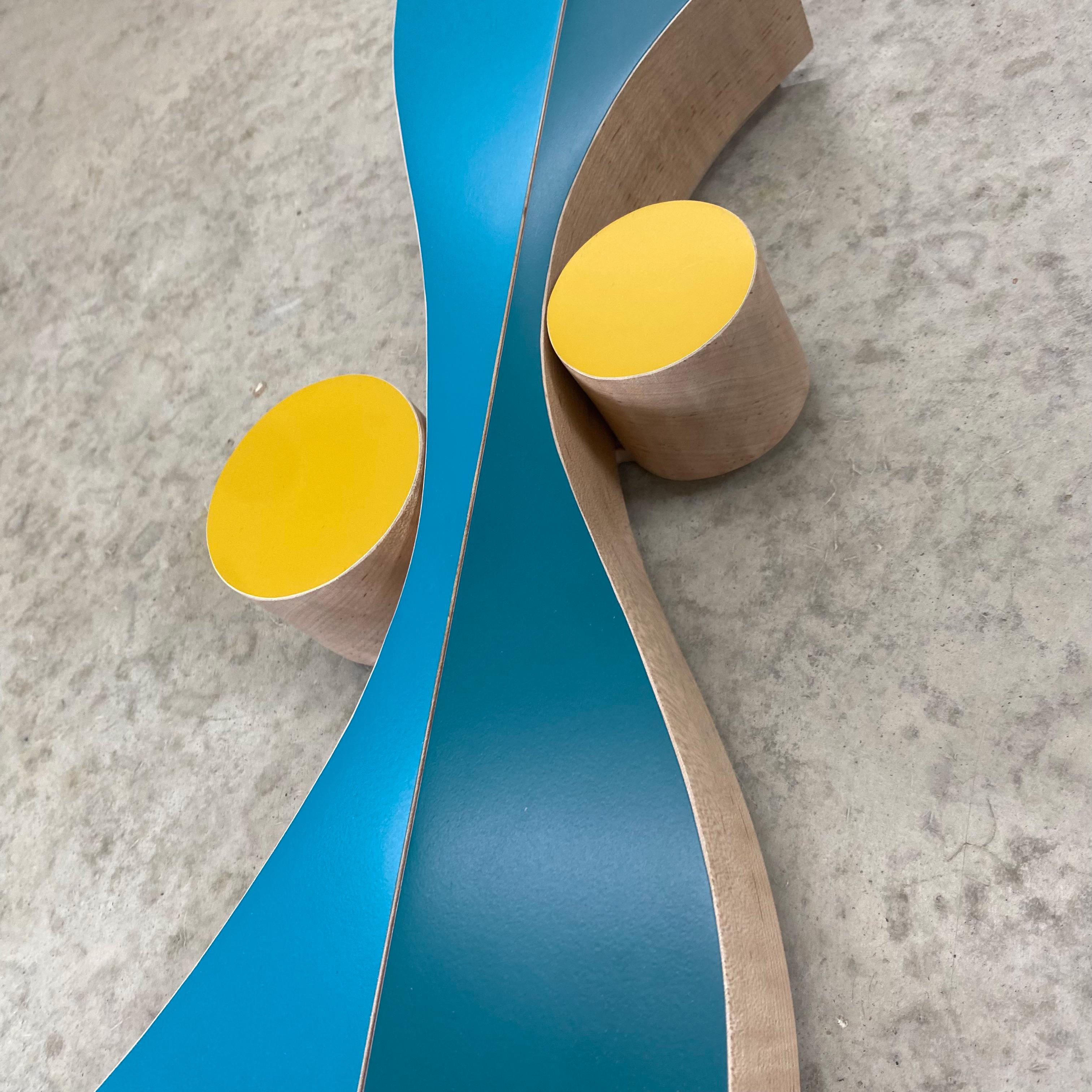 Scultura AM Contemporary di Scott Troxel - Giallo ondulato in vendita 1