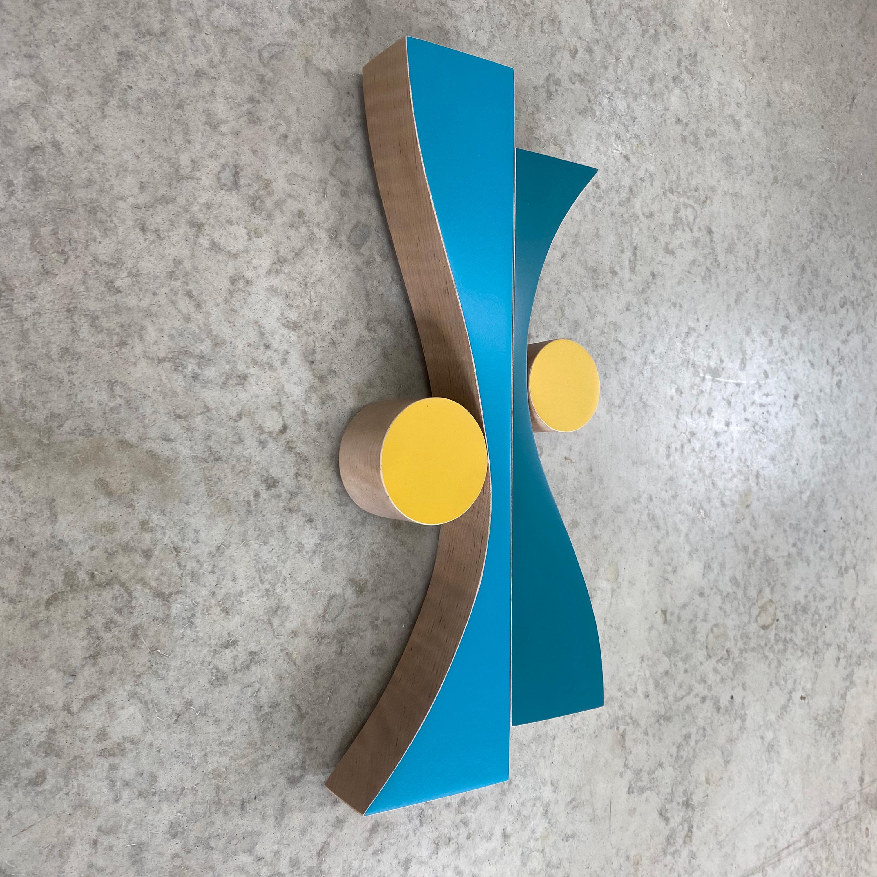 Scultura AM Contemporary di Scott Troxel - Giallo ondulato in vendita 3