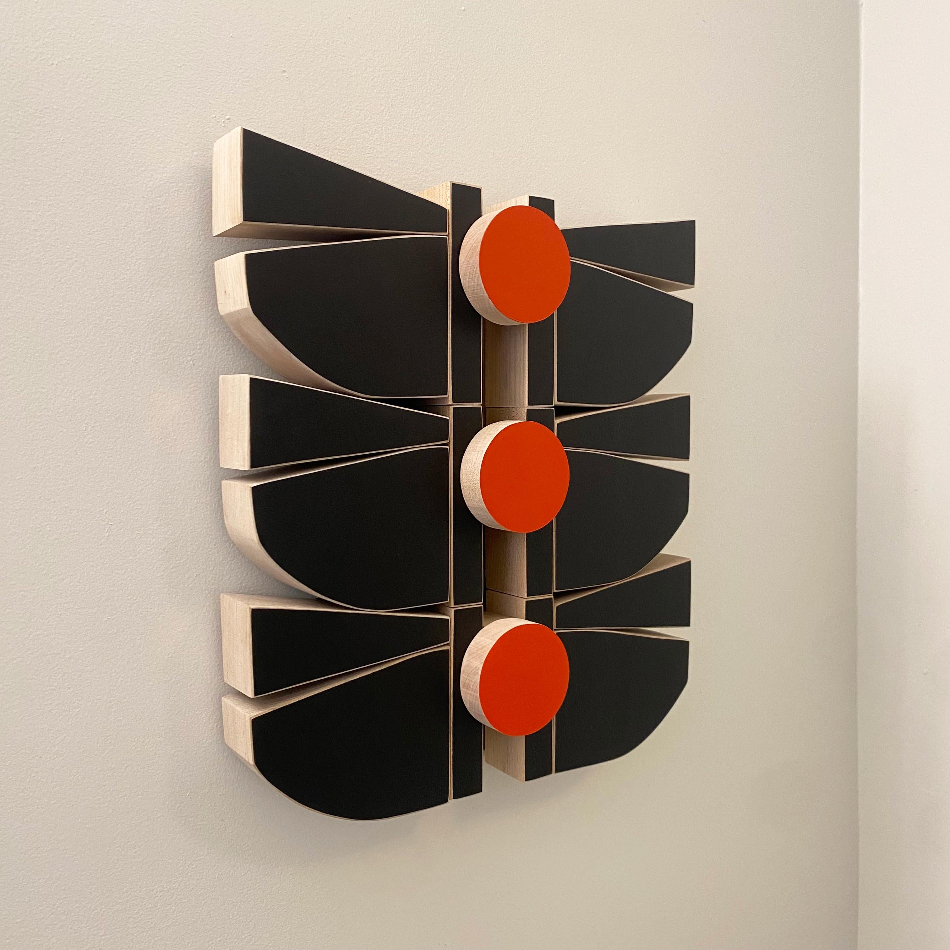 „BlackHawk“ Wandskulptur – Mid-Century Modern, mcm, Holz, orange, rot, schwarz (Moderne), Mixed Media Art, von Scott Troxel