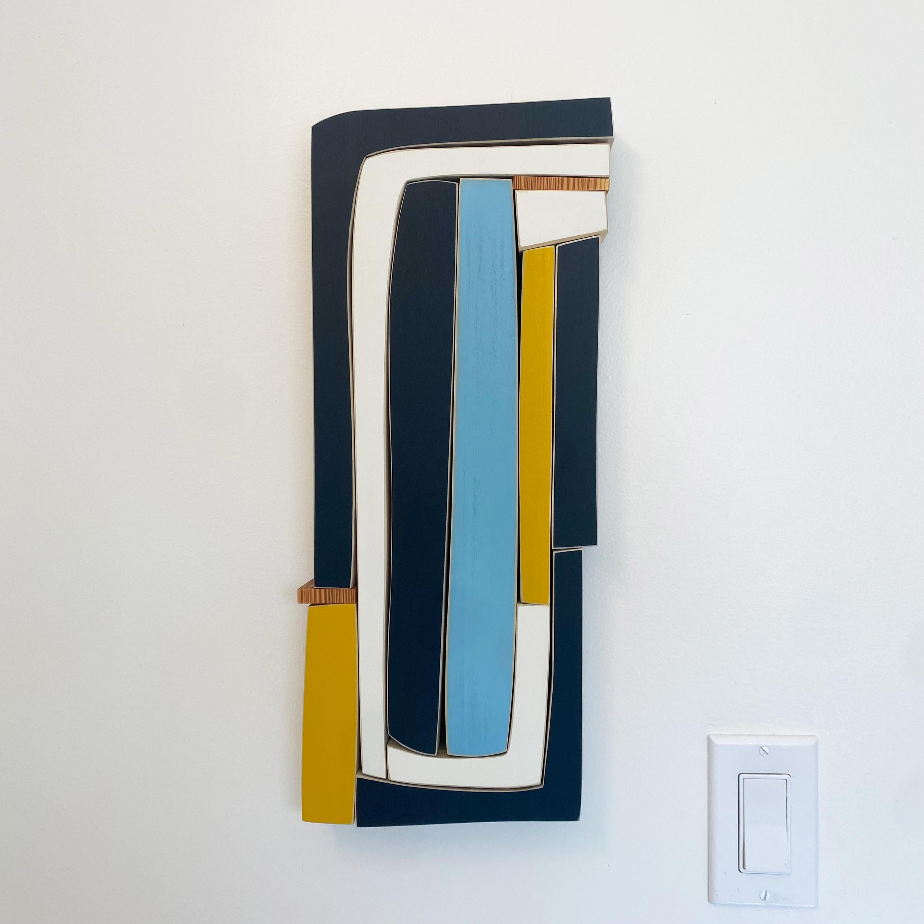 Sculpture murale bleu zèbre - moderne du milieu du siècle dernier, bleu, blanc, jaune, bleu marine, mcm - Moderne Mixed Media Art par Scott Troxel