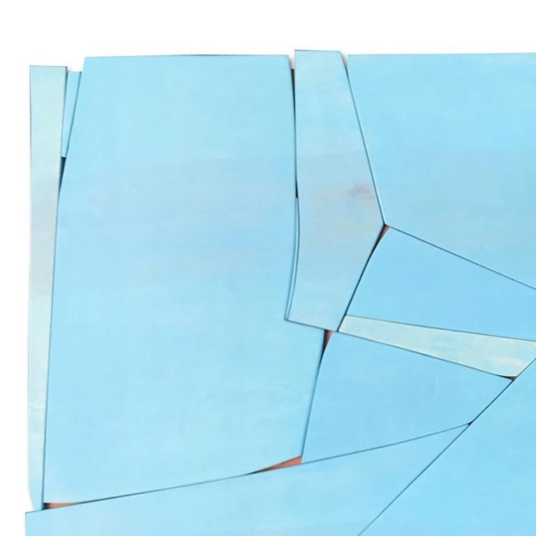 BlueTwo (moderne abstrakte Wandskulptur mit minimalem geometrischem Design aus blauem Holz) (Braun), Abstract Sculpture, von Scott Troxel