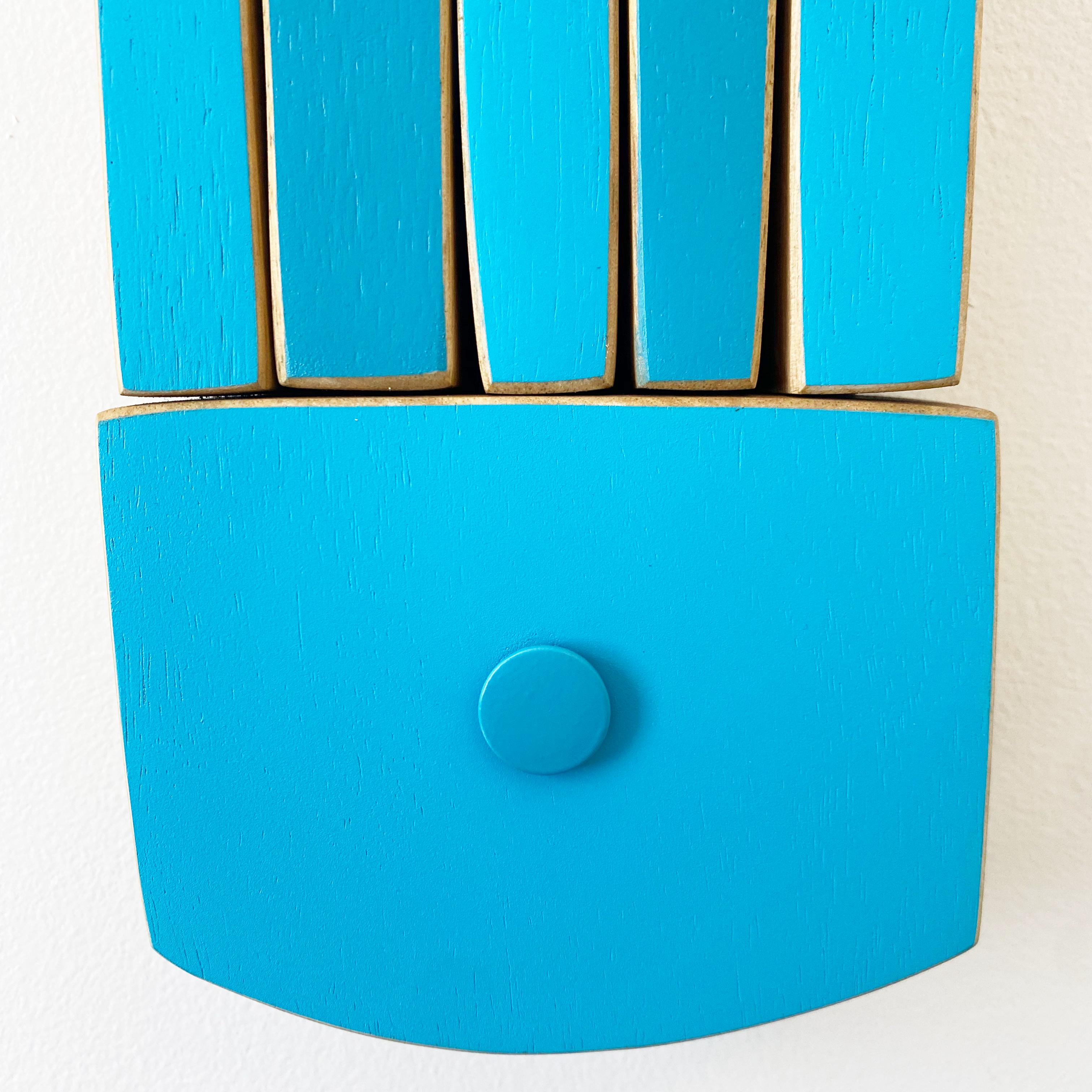 „Button“ Wandskulptur aus Holz, Blau, Minimalismus, Mid-Century Modern, Cyan, Modern im Angebot 2
