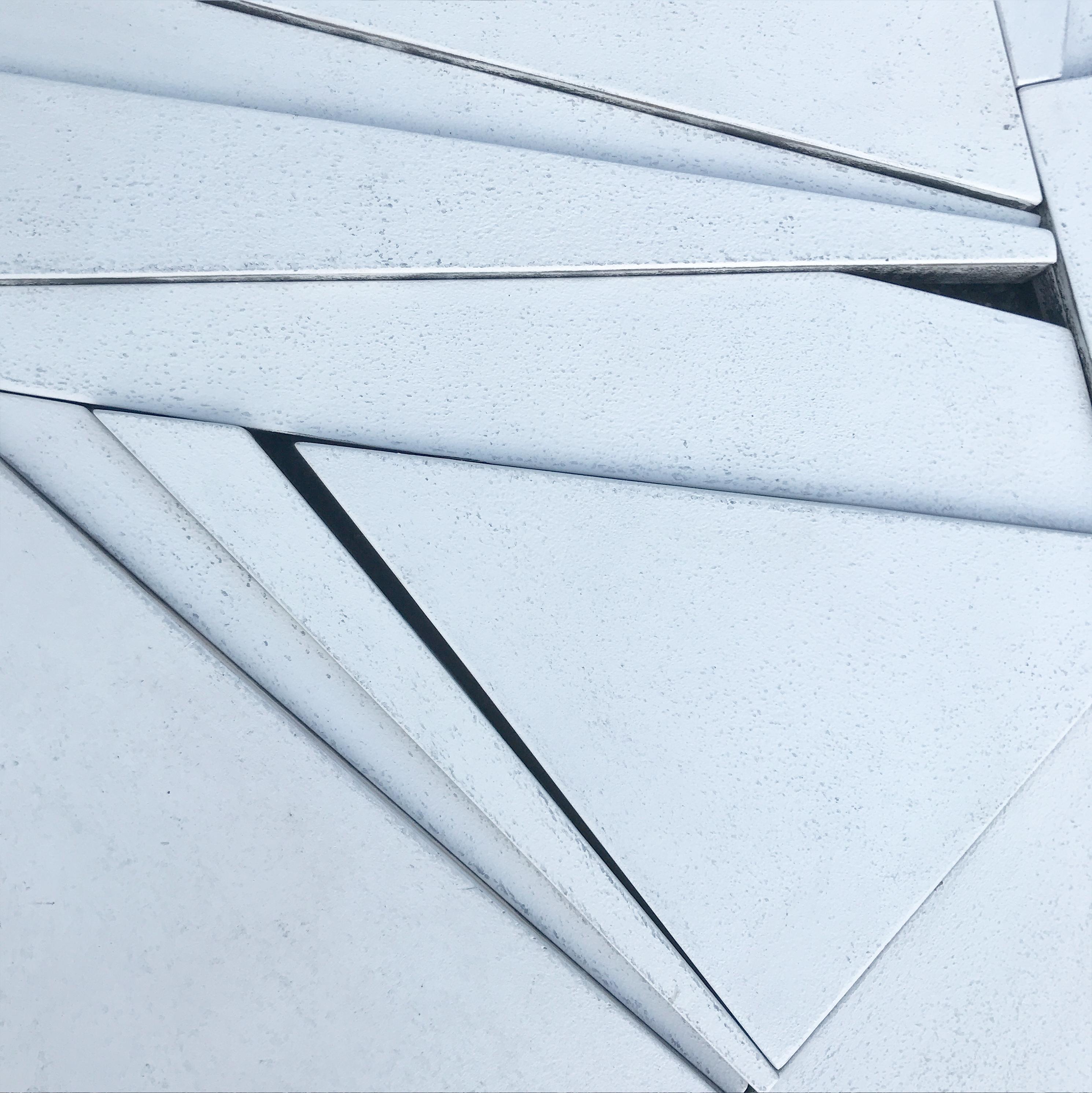 Mixed-Media-Wandskulptur „Duster“ – weiß, cremefarben, Wyatt Kahn, Frank Stella im Angebot 3