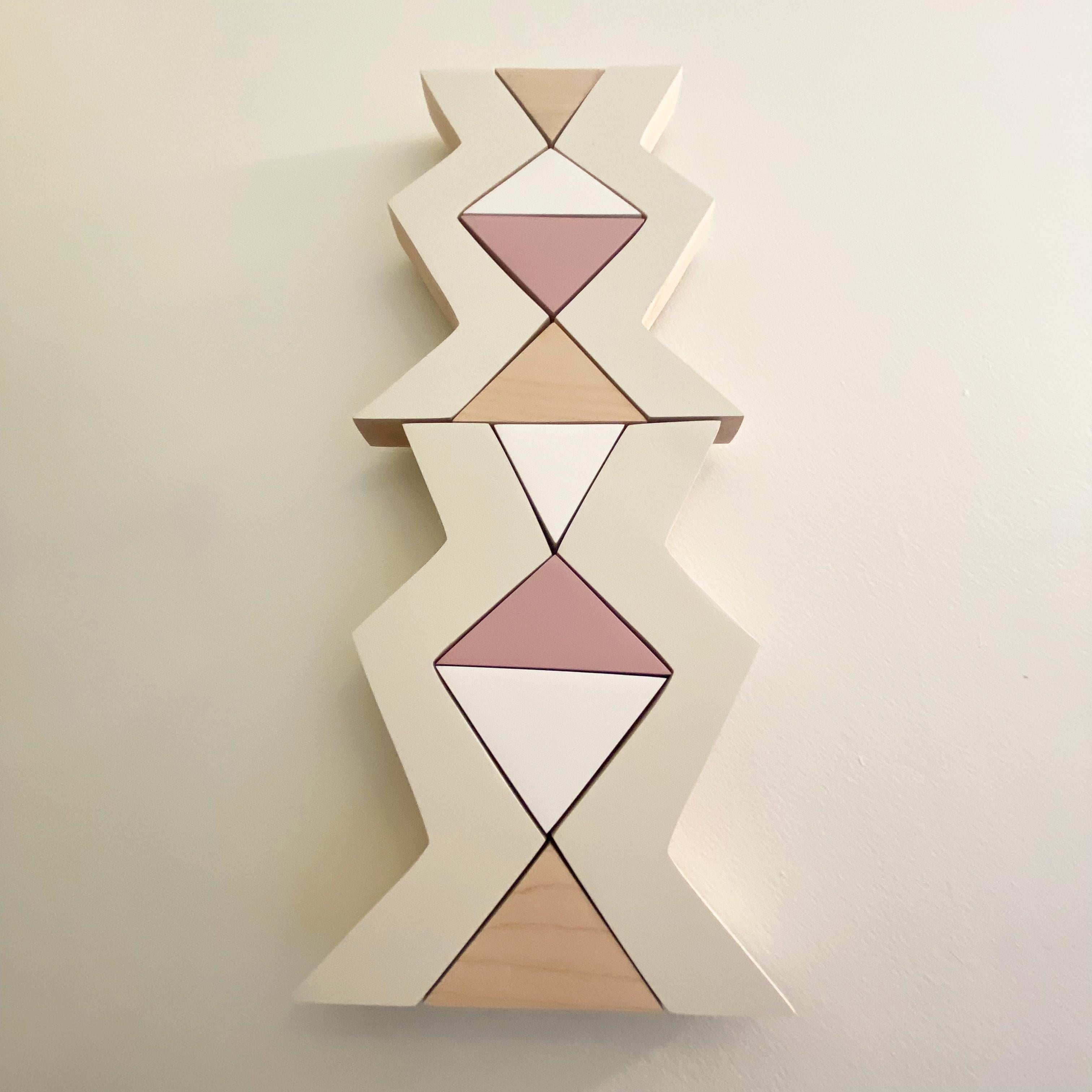 „Dusty Pink“ Wandskulptur Mid-Century Modern, rosa, hellbraun, weiß, cremefarben, boho – Sculpture von Scott Troxel