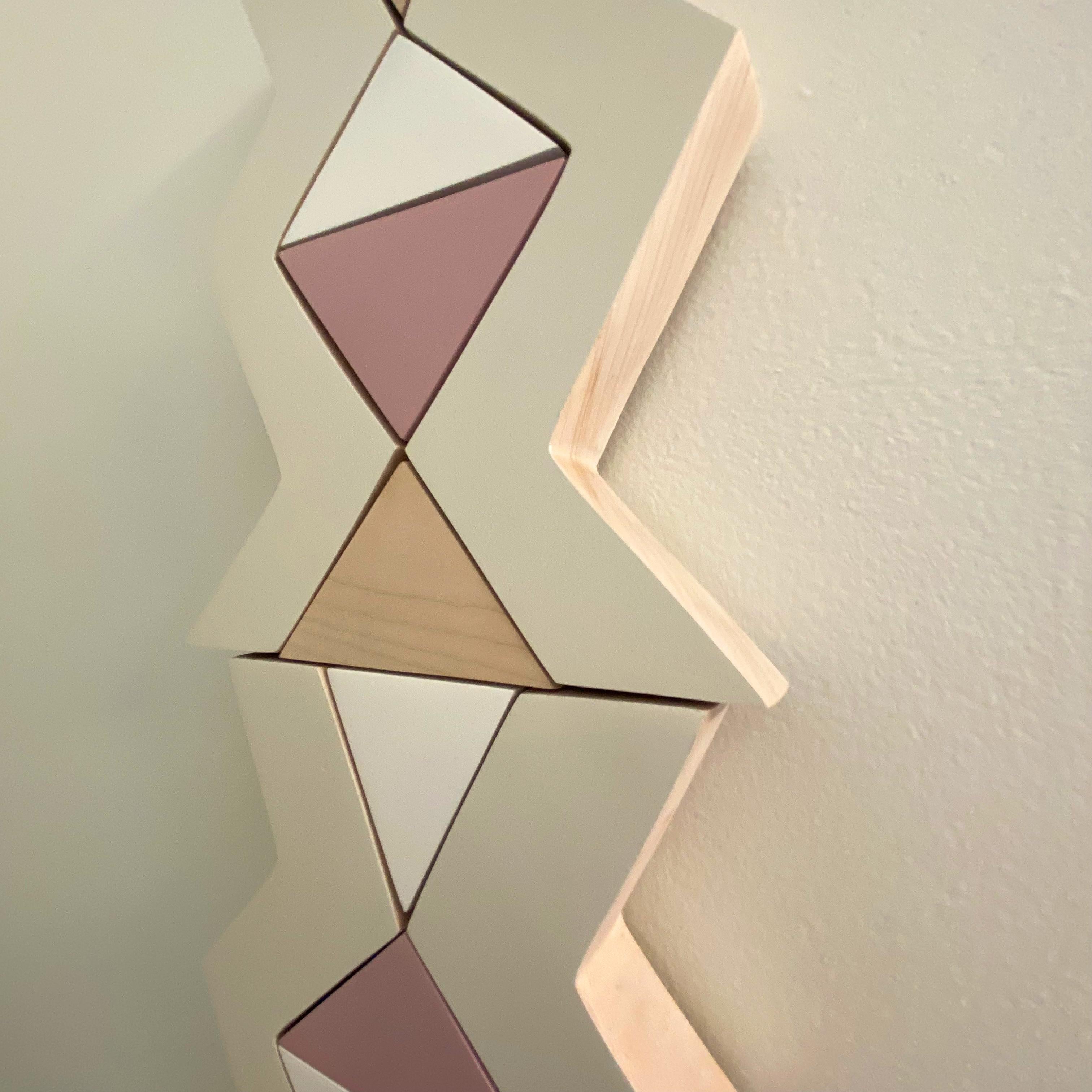 „Dusty Pink“ Wandskulptur Mid-Century Modern, rosa, hellbraun, weiß, cremefarben, boho (Braun), Abstract Sculpture, von Scott Troxel