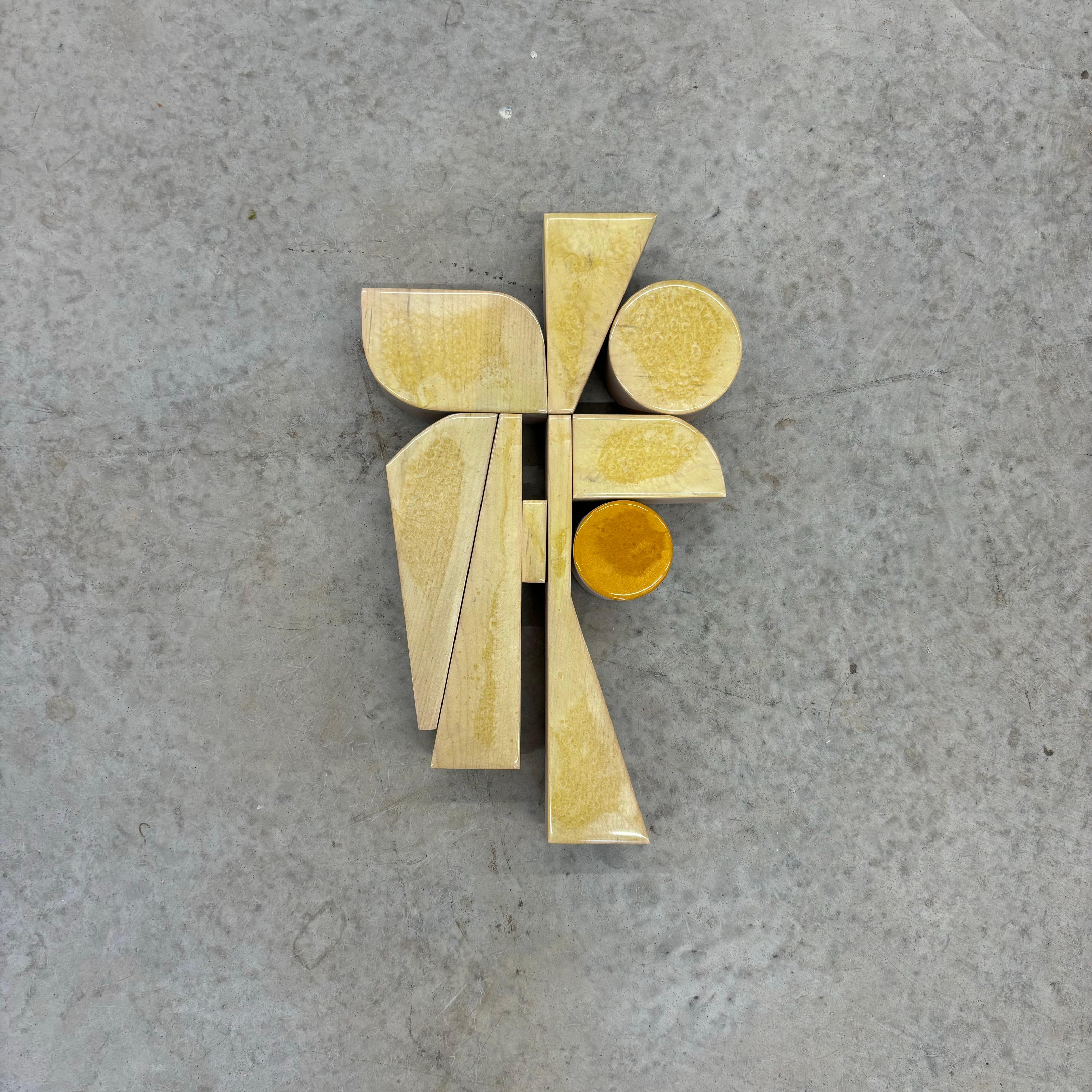 Abstract Sculpture de Scott Troxel - "Horus" Escultura de pared-madera, minimalismo, moderno de mediados de siglo, amarillo, sol, mcm