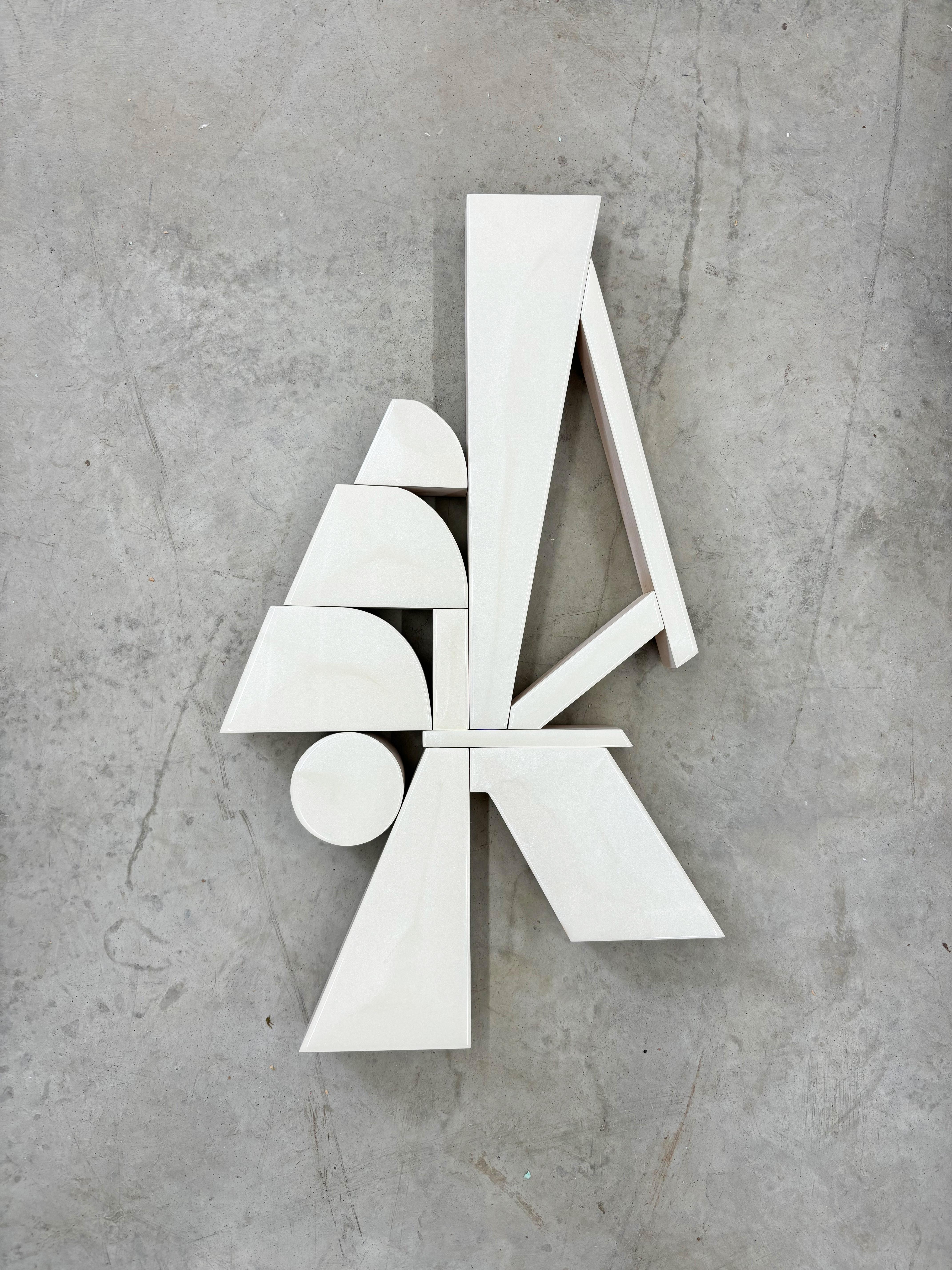 "Navarro" Wandskulptur-Holz, Minimalismus, Moderne Mitte des Jahrhunderts, weiß, monochrom