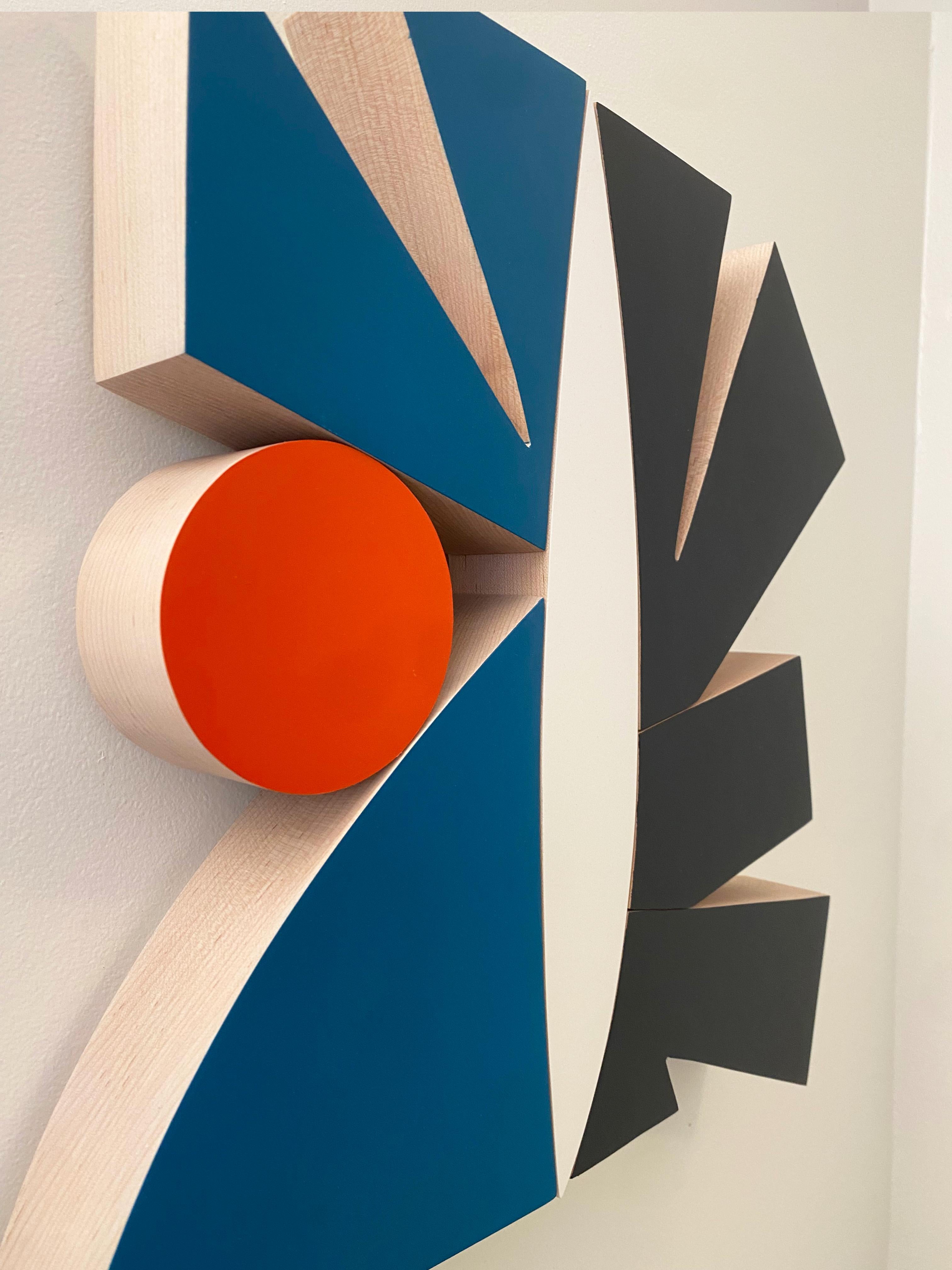 „Oceanside“ Wandskulptur Mid-Century Modern, geometrisch, marineblau, blau, Holz, kühn (Braun), Abstract Sculpture, von Scott Troxel